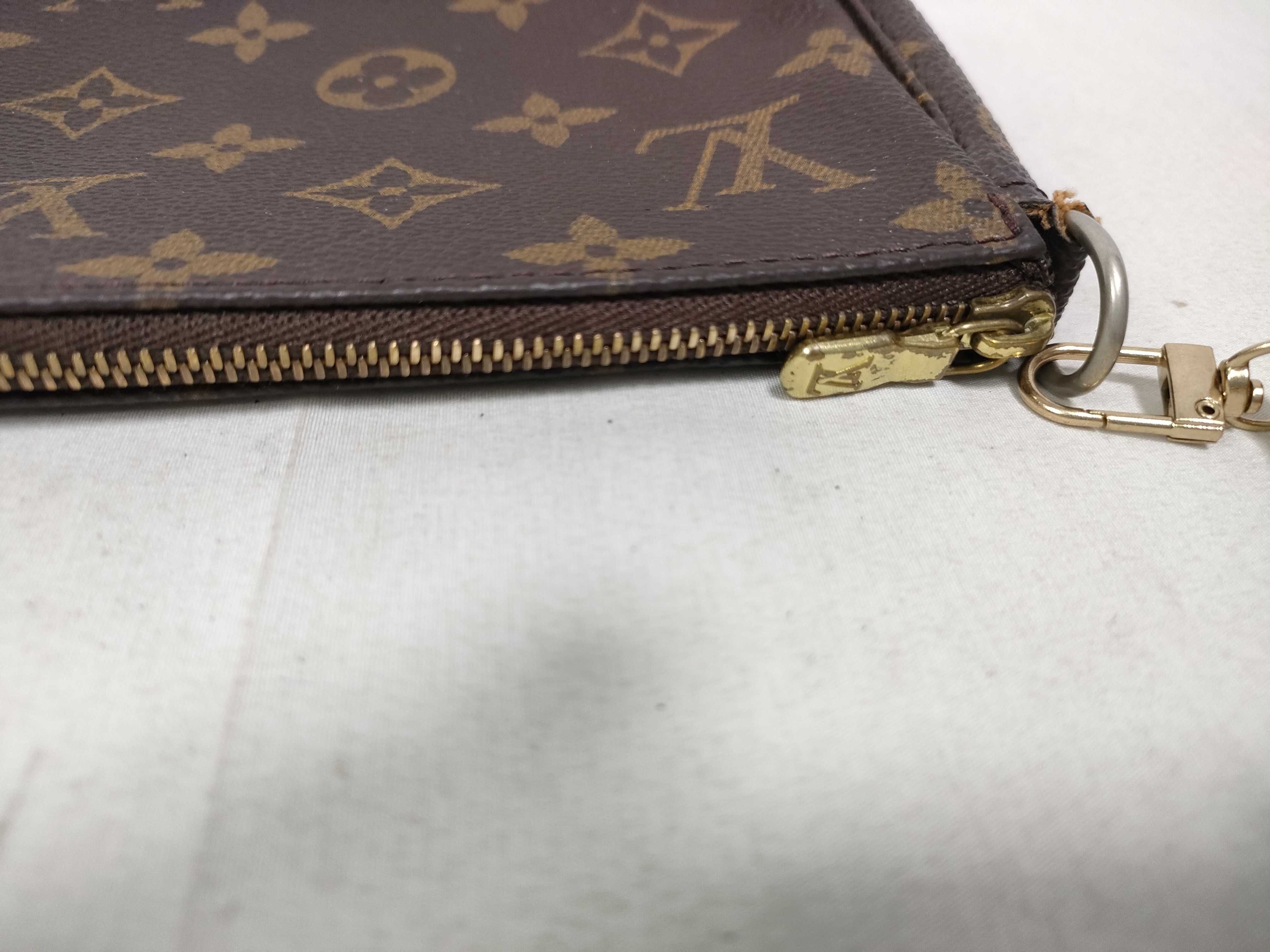 Monogram Louis Vuitton Monogram Accessoires AR0939 Pouch — view 12