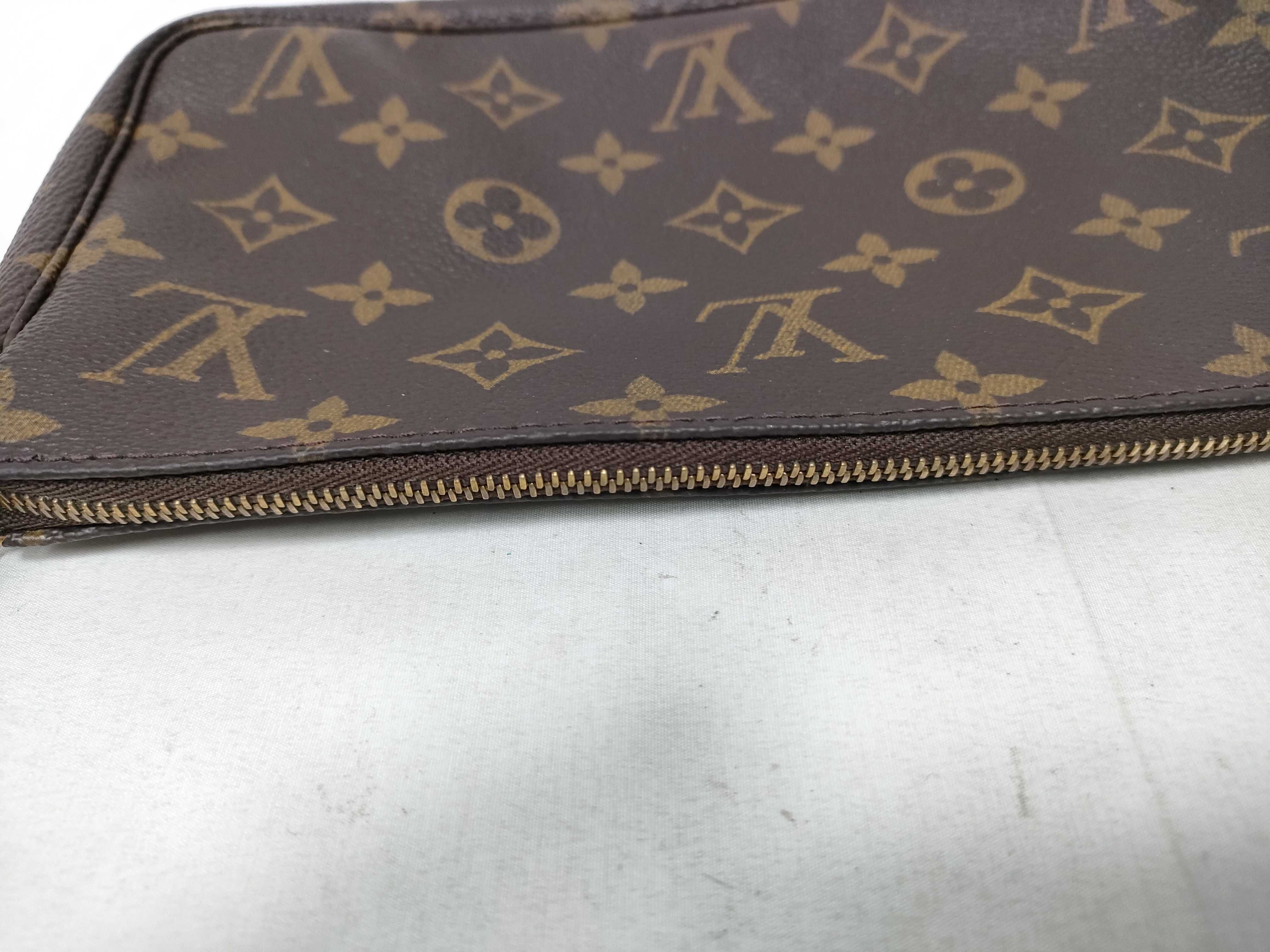Monogram Louis Vuitton Monogram Accessoires AR0939 Pouch — view 13