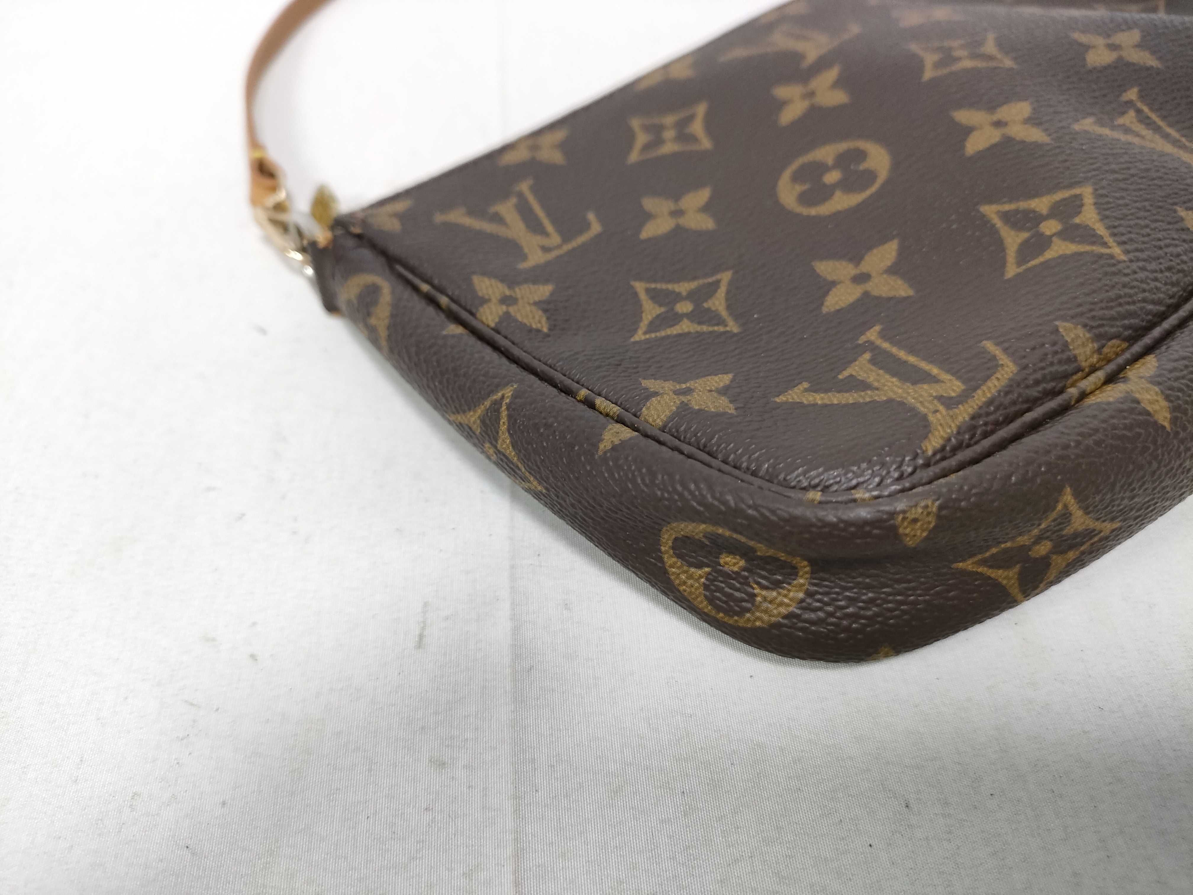 Monogram Louis Vuitton Monogram Accessoires AR0939 Pouch — view 5