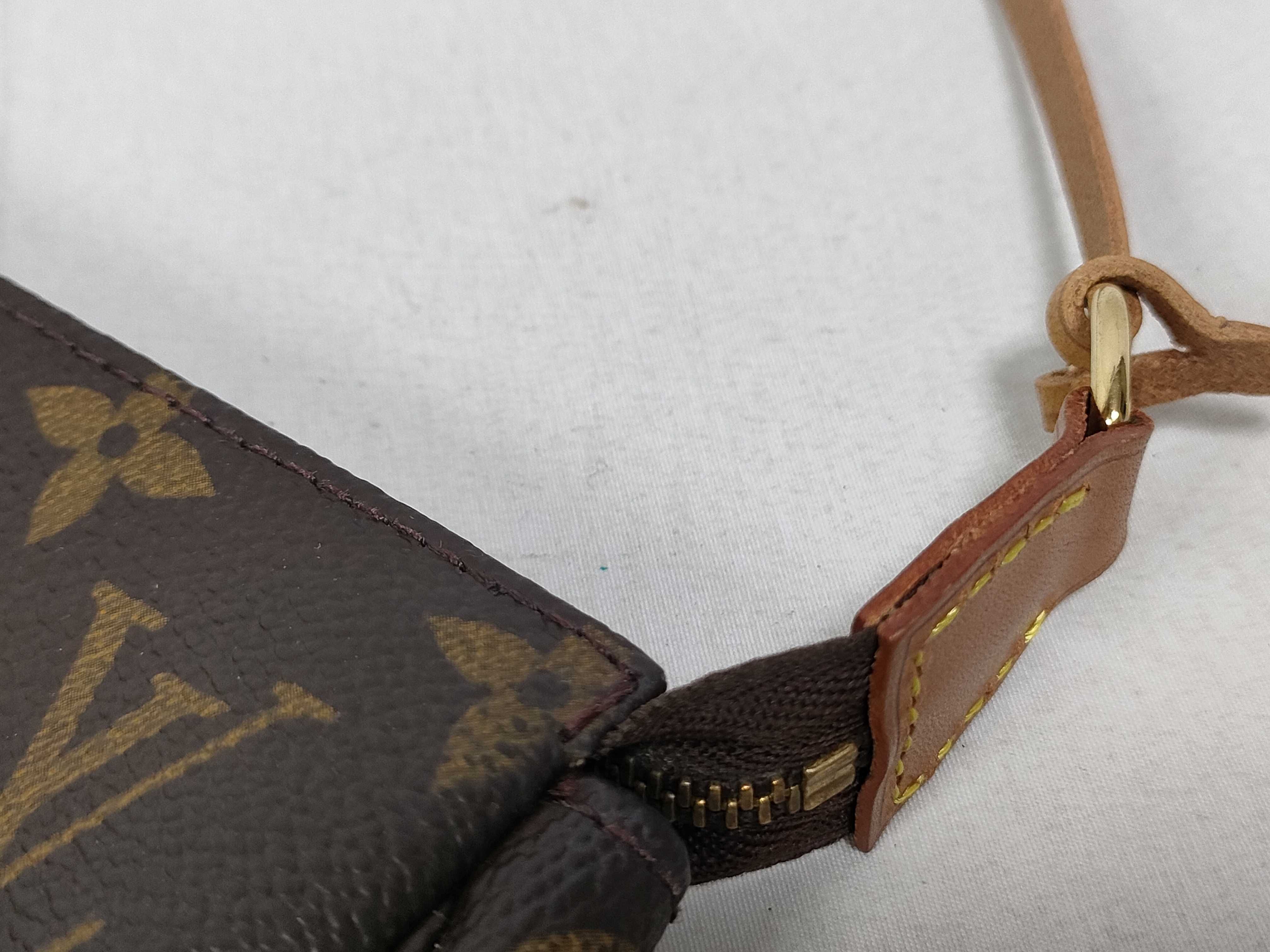 Monogram Louis Vuitton Monogram Accessoires AR0939 Pouch — view 7