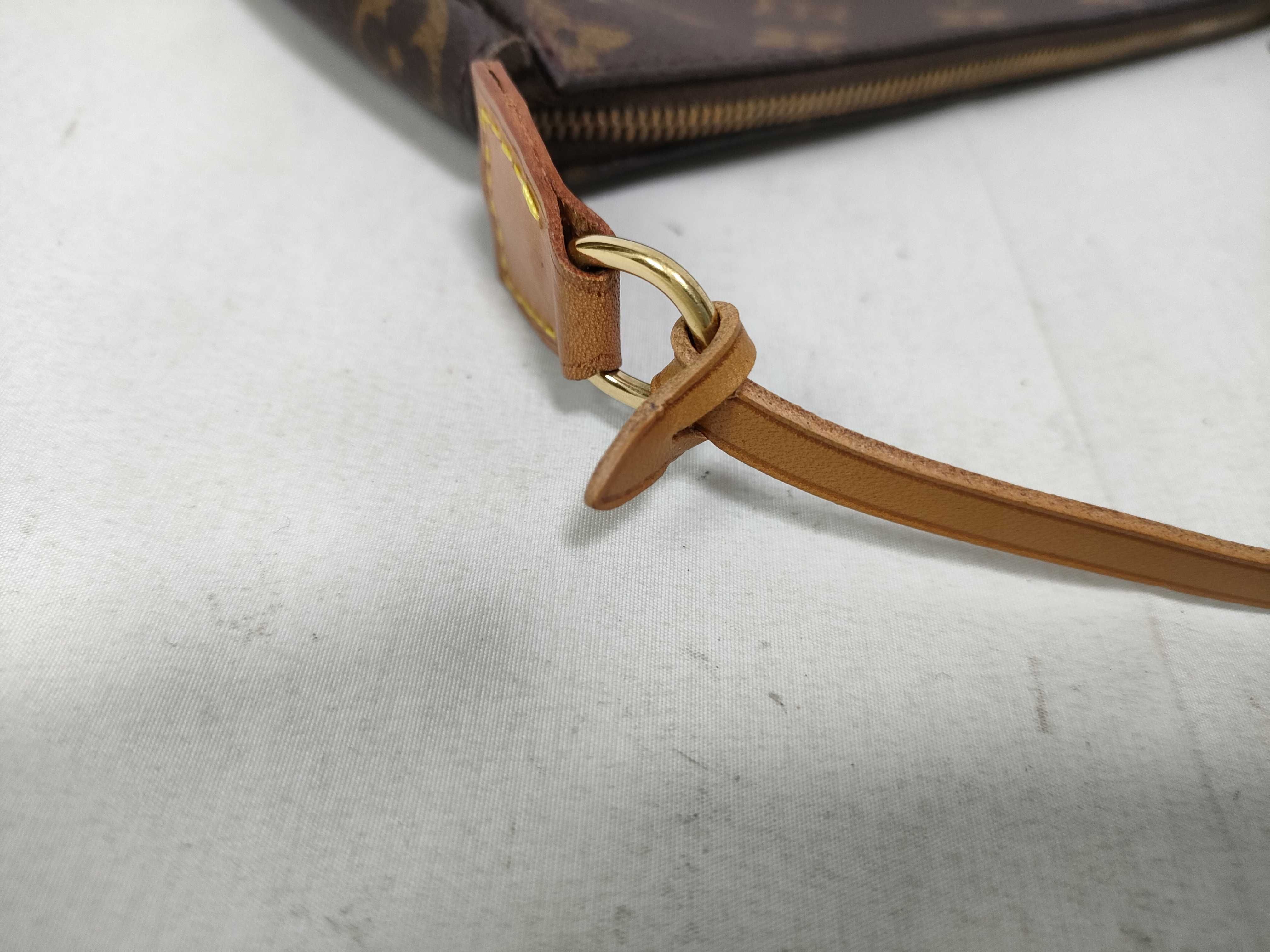 Monogram Louis Vuitton Monogram Accessoires AR0939 Pouch — view 9