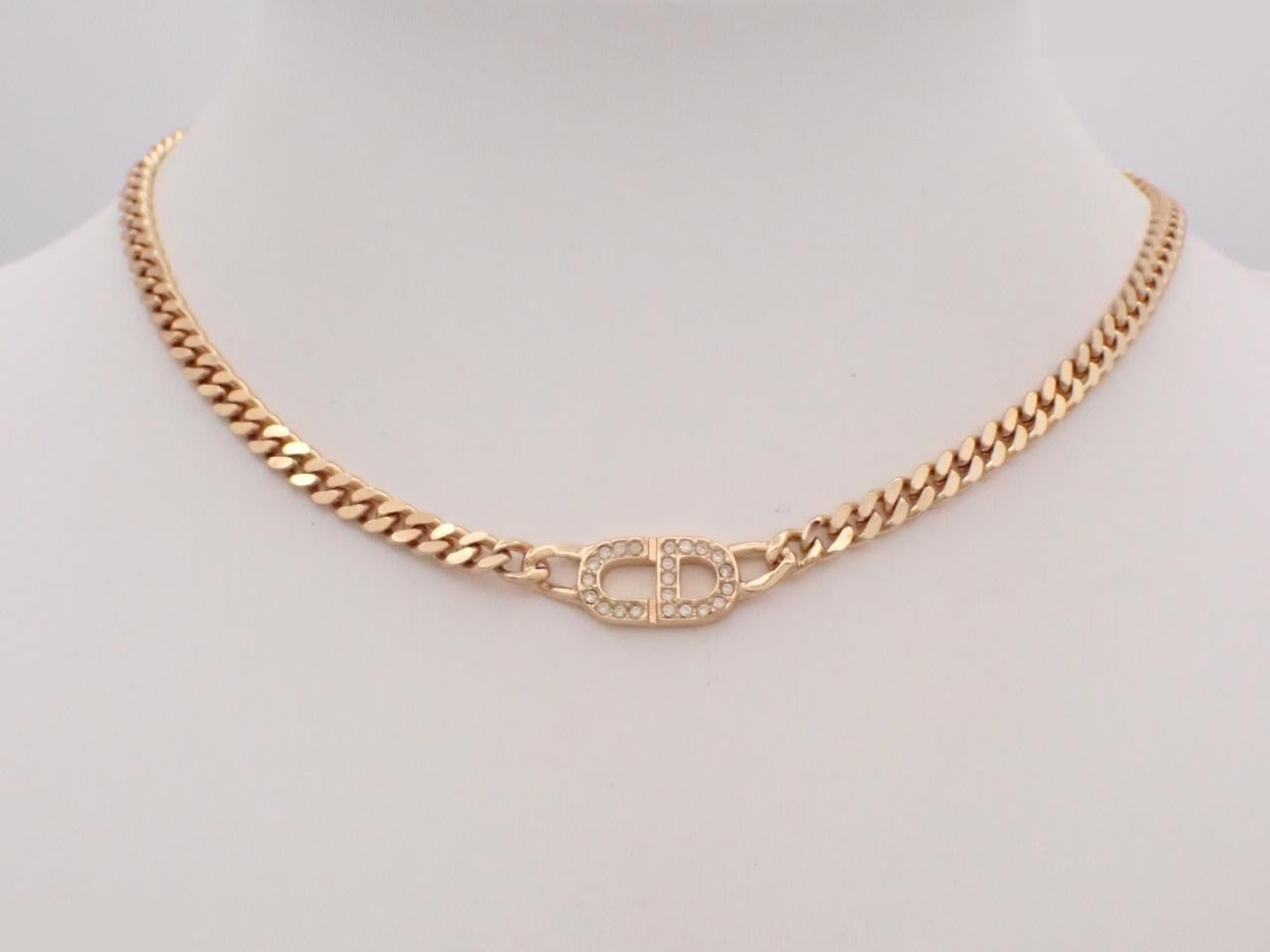 Other lines: Precious metals, necklaces, logo, rhinestones, gold. — view 3