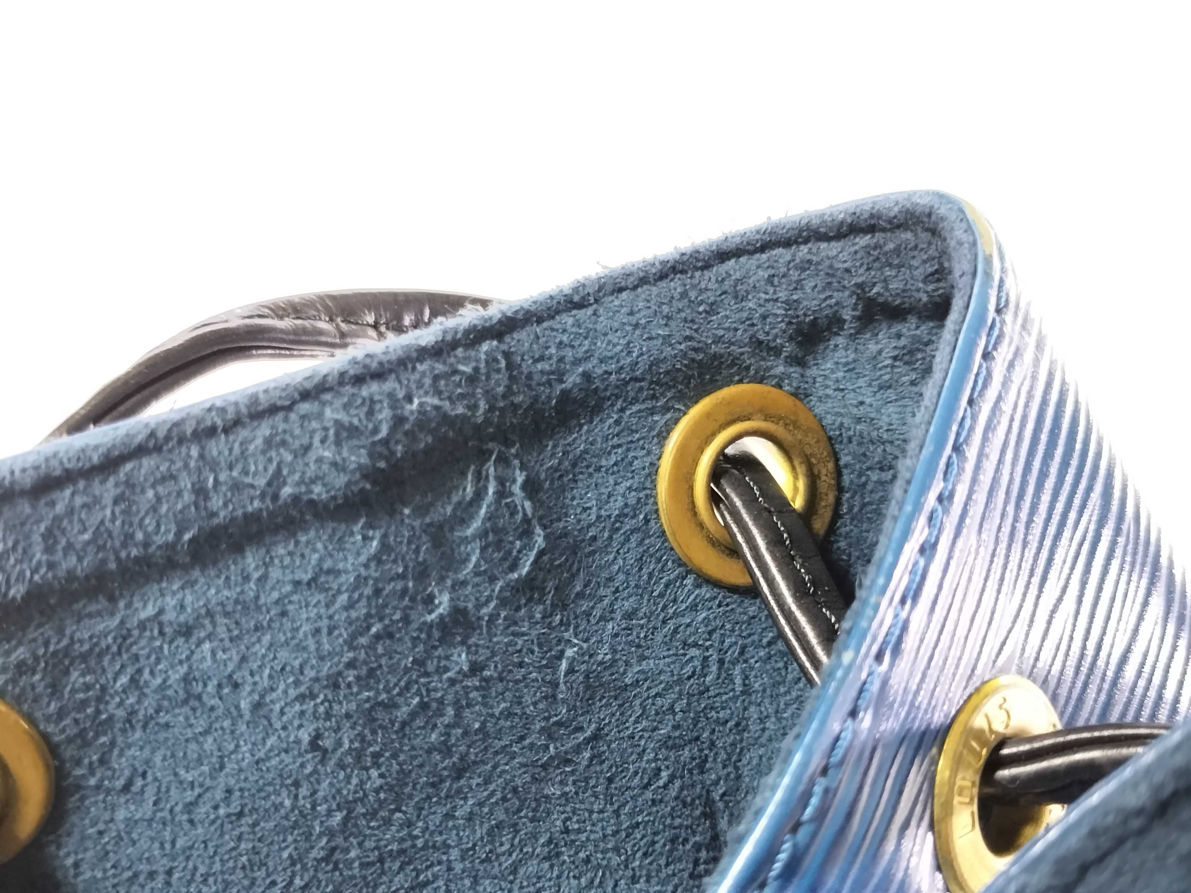 Epi M44152 Petit Noé Bicolor Shoulder Bag — view 11