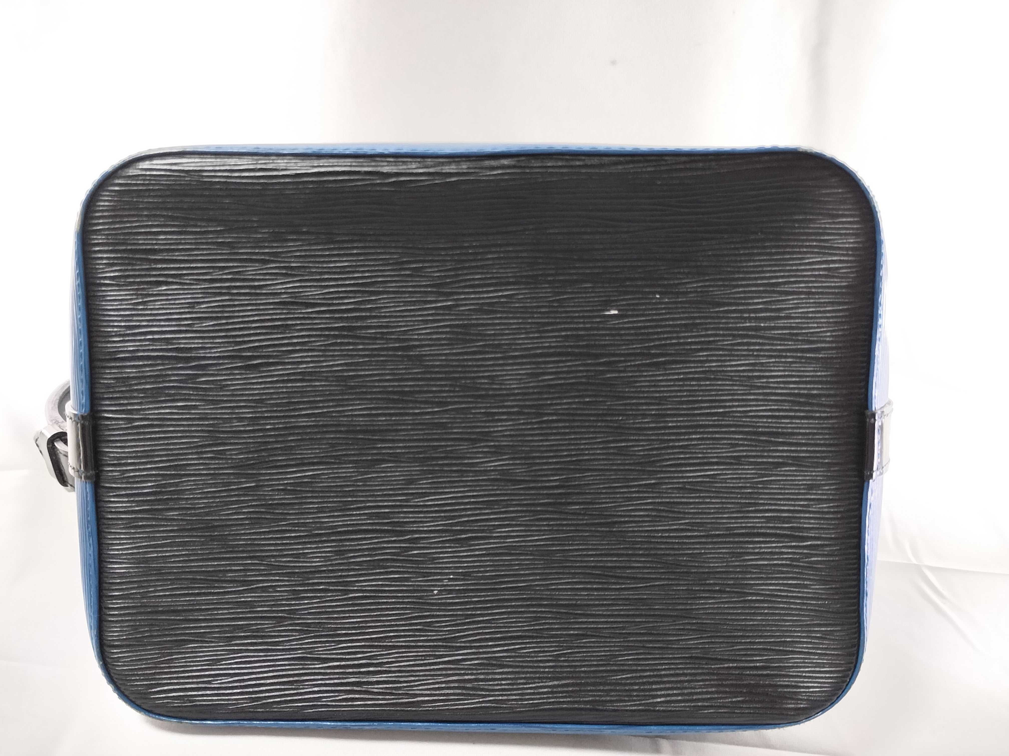 Epi M44152 Petit Noé Bicolor Shoulder Bag — view 3