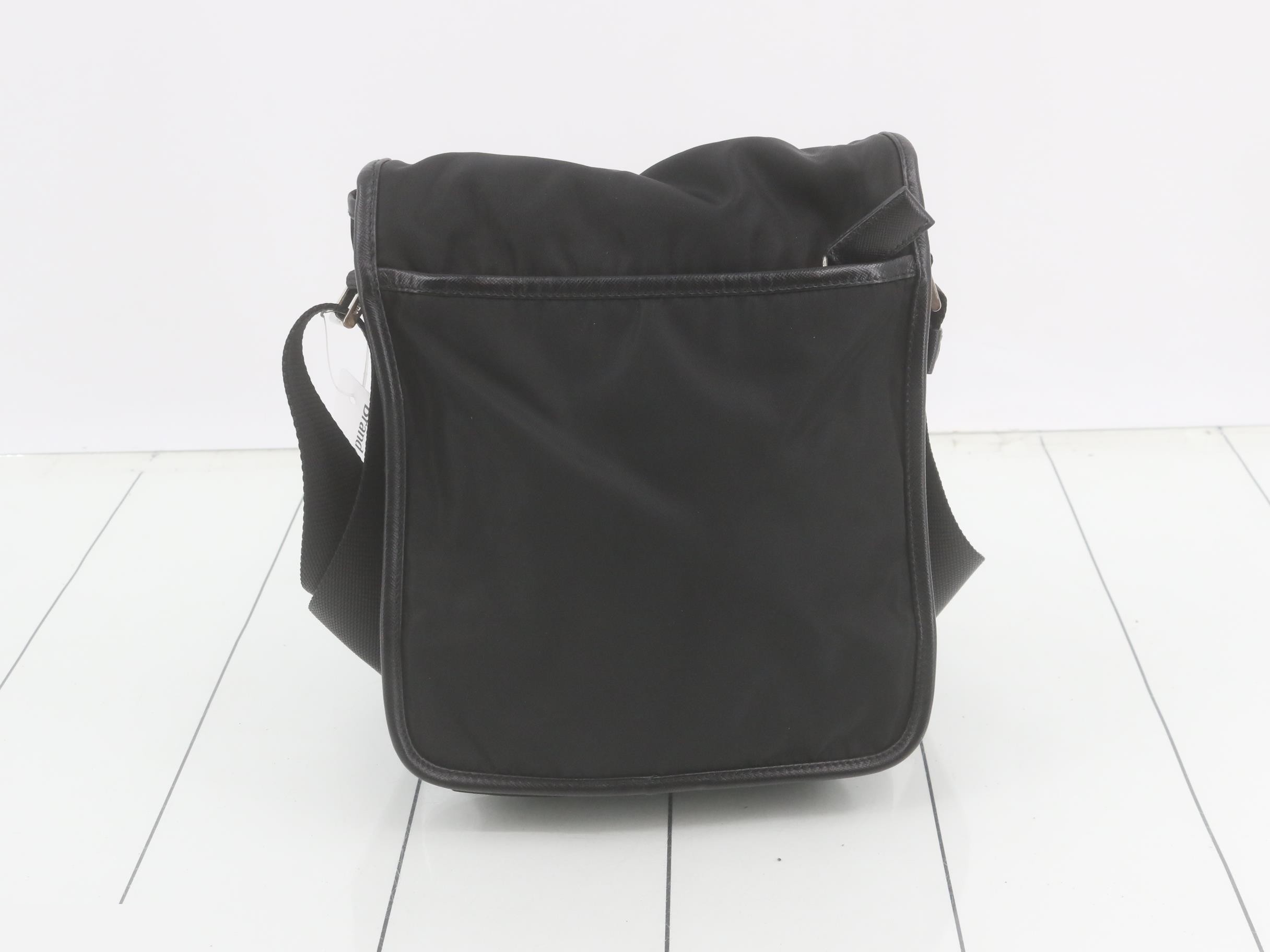 Triangle logo shoulder bag black Tesuto — view 2
