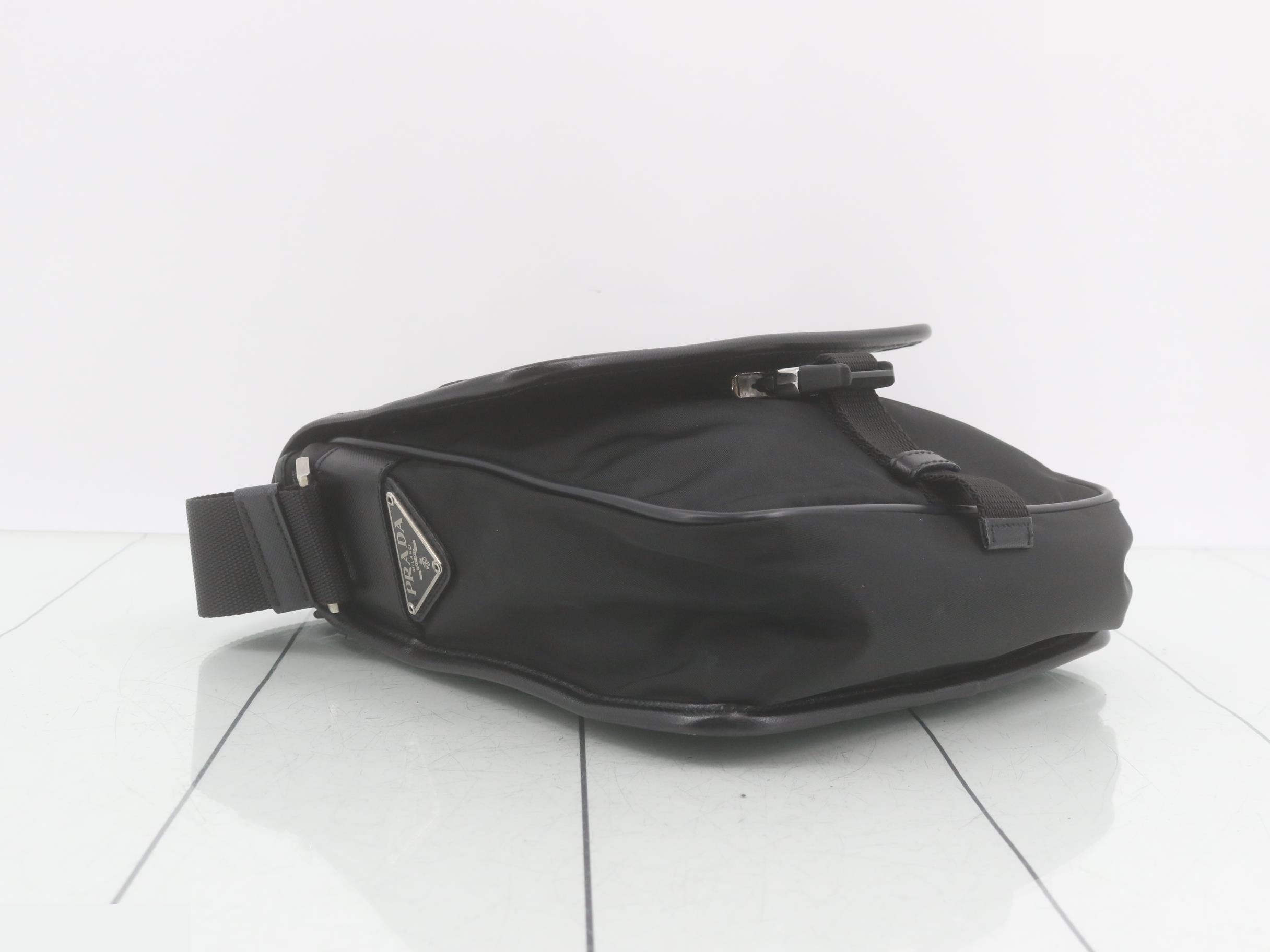 Triangle logo shoulder bag black Tesuto — view 5