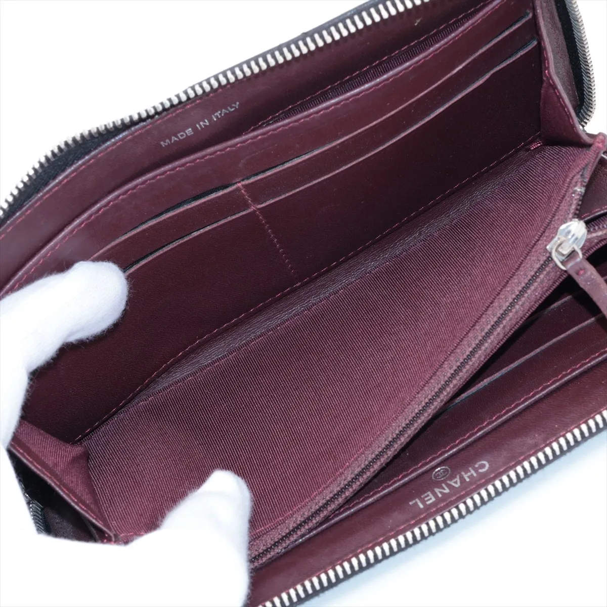 Matelassé Lambskin Round Zip Wallet, Black, Silver Hardware, 15044706 — view 5