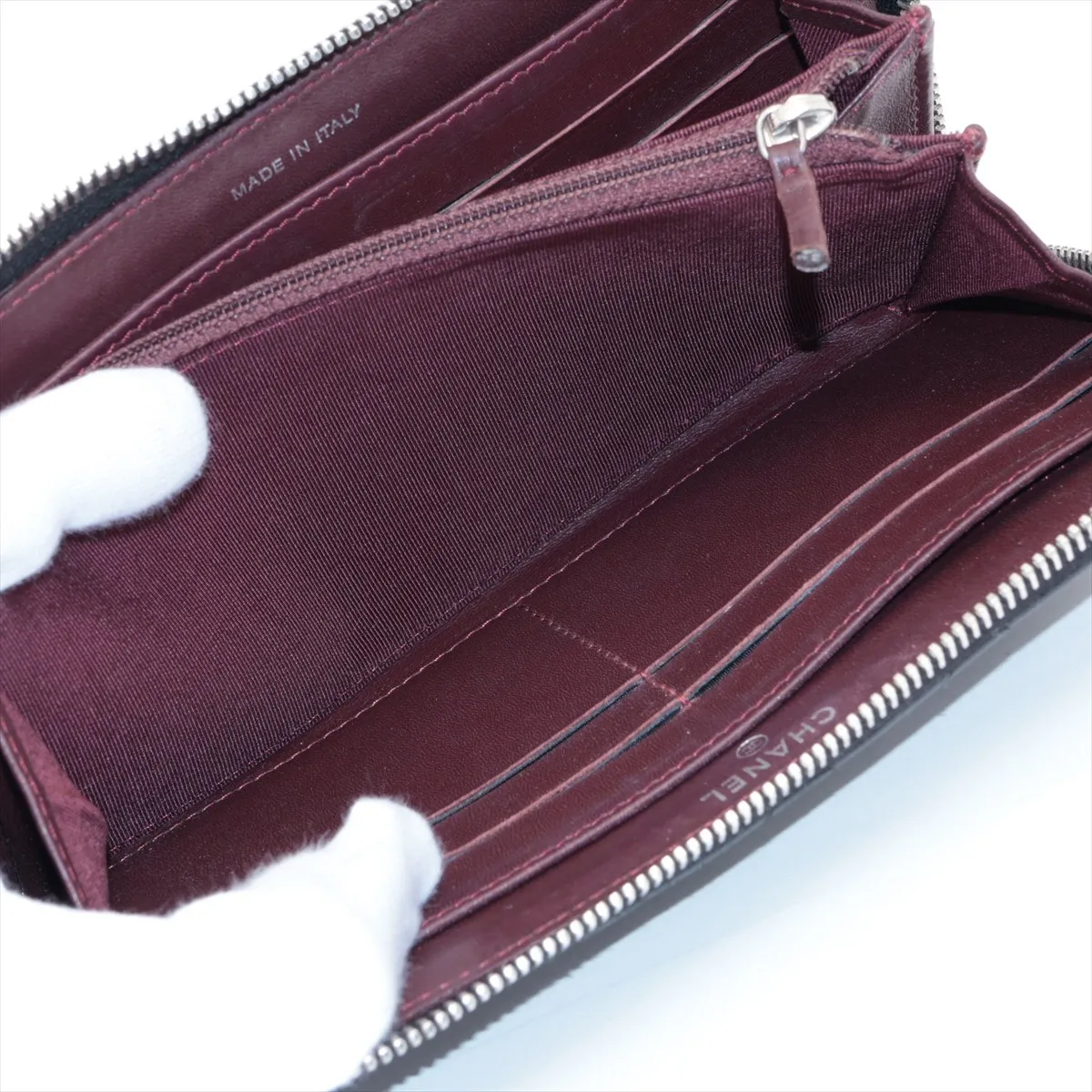 Matelassé Lambskin Round Zip Wallet, Black, Silver Hardware, 15044706 — view 6