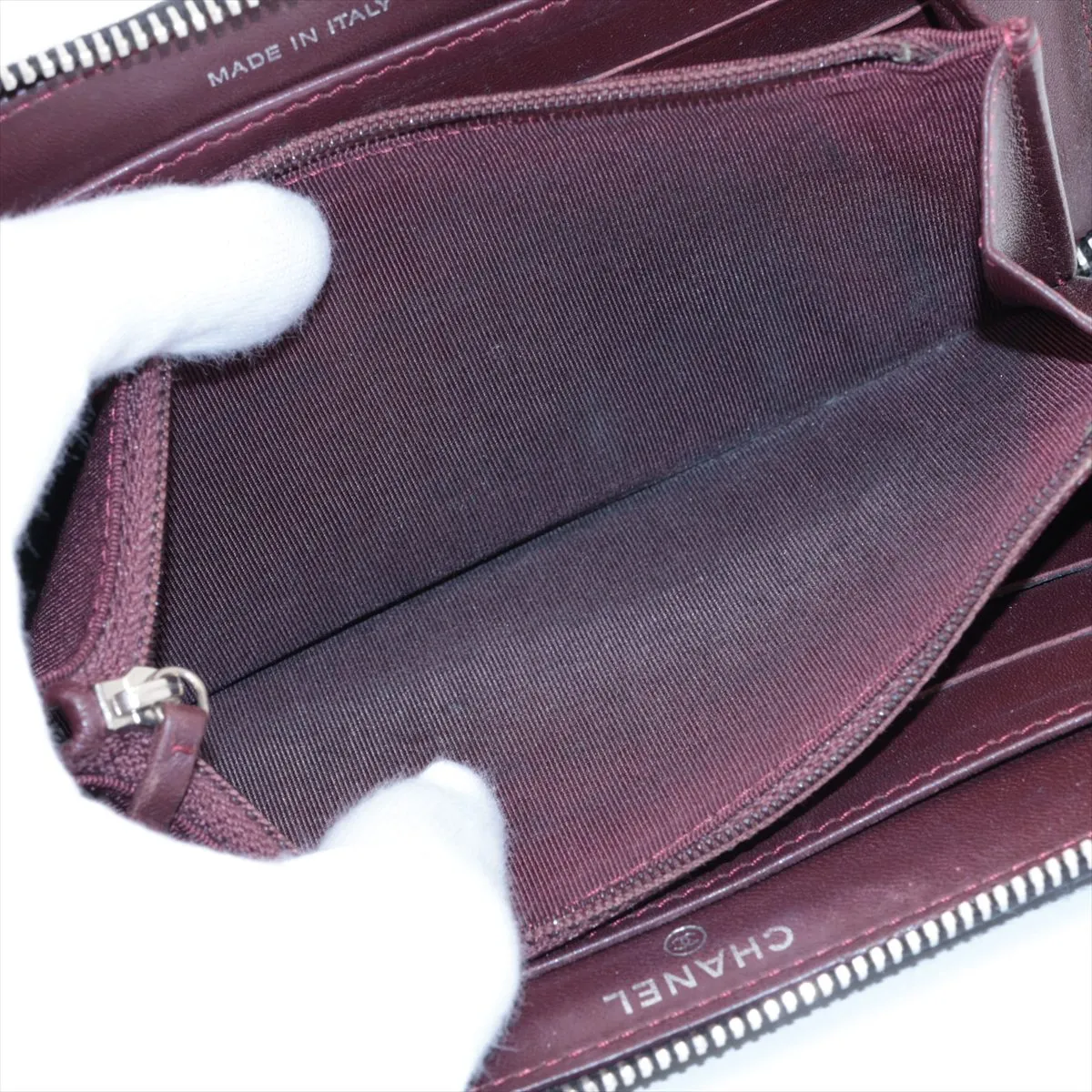 Matelassé Lambskin Round Zip Wallet, Black, Silver Hardware, 15044706 — view 8