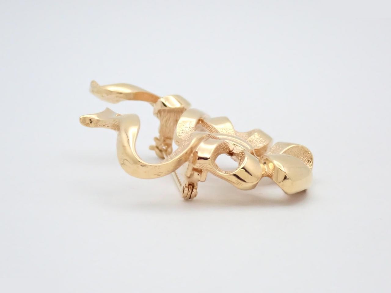 brooch — view 3