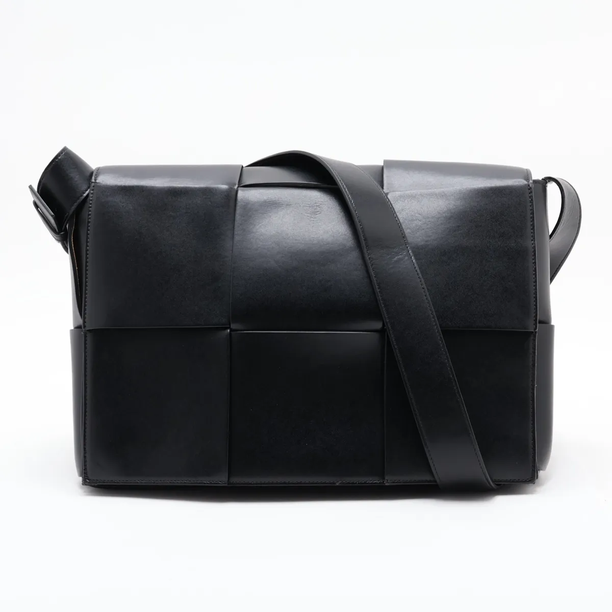 Maxi Intrecciato Cassette Leather Shoulder Bag, Black