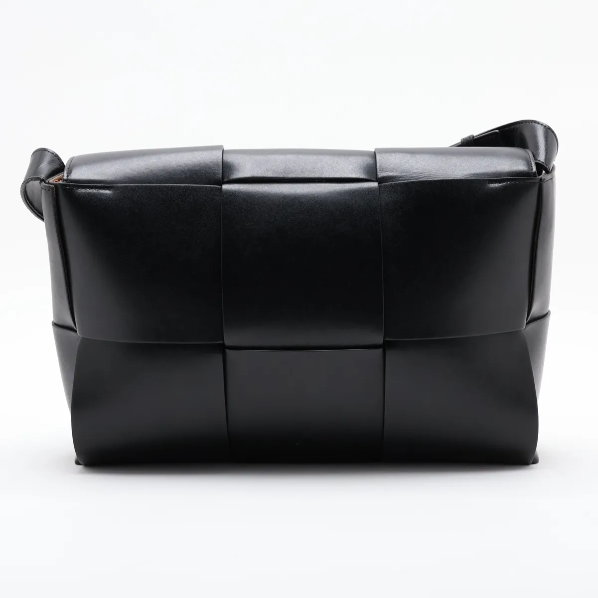 Maxi Intrecciato Cassette Leather Shoulder Bag, Black — view 2