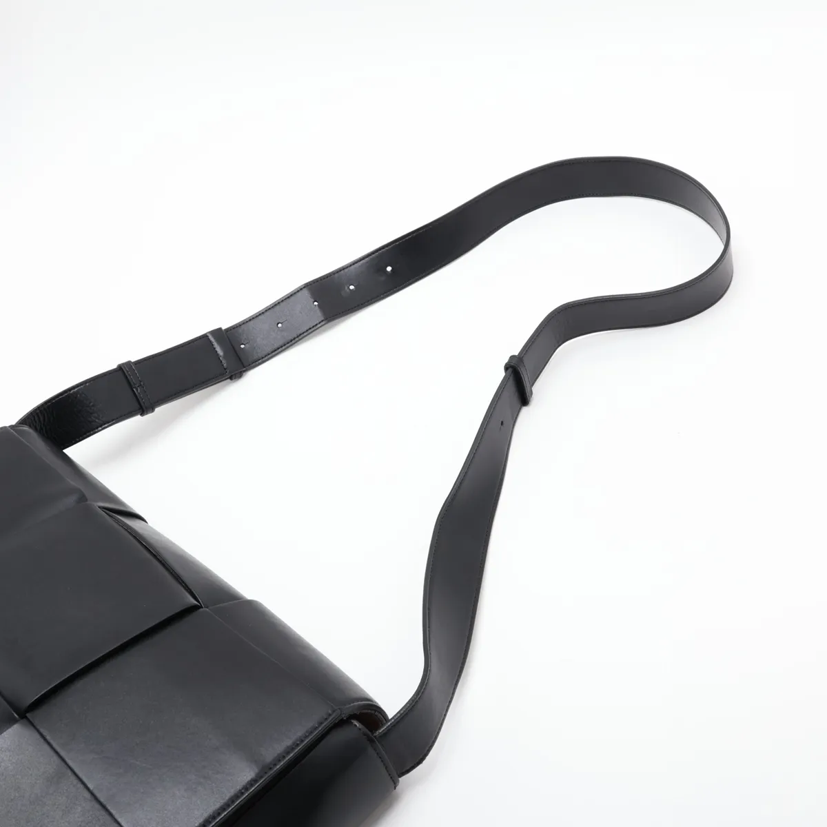 Maxi Intrecciato Cassette Leather Shoulder Bag, Black — view 5