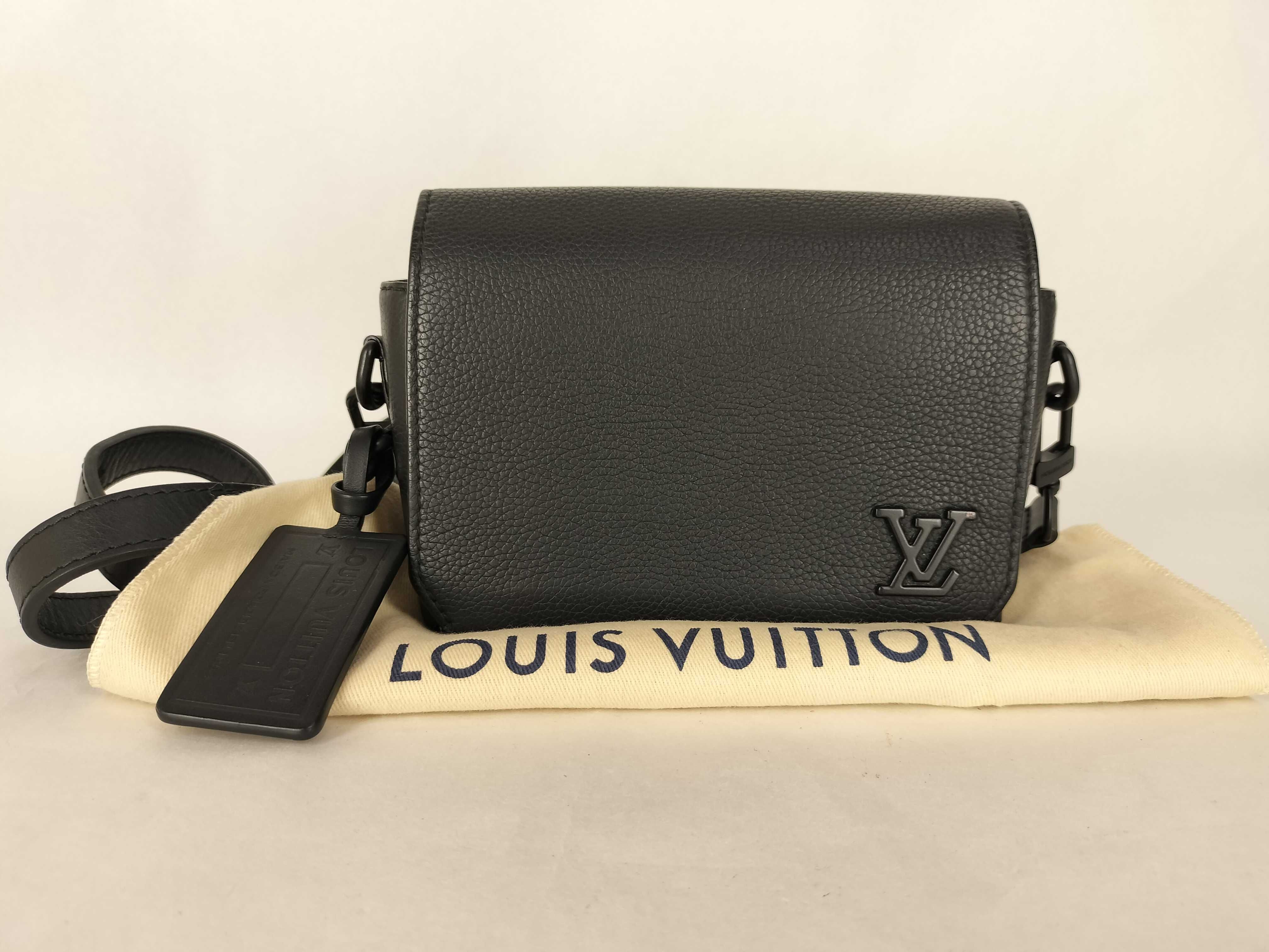 M82085 LV Aerogram Fast Line Wearable Wallet Black Shoulder Bag with Dust Bag