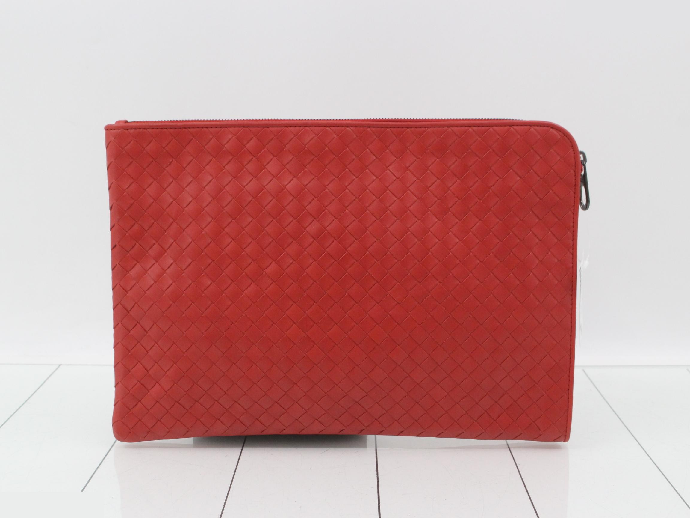 Intrecciato leather clutch bag, red — view 2