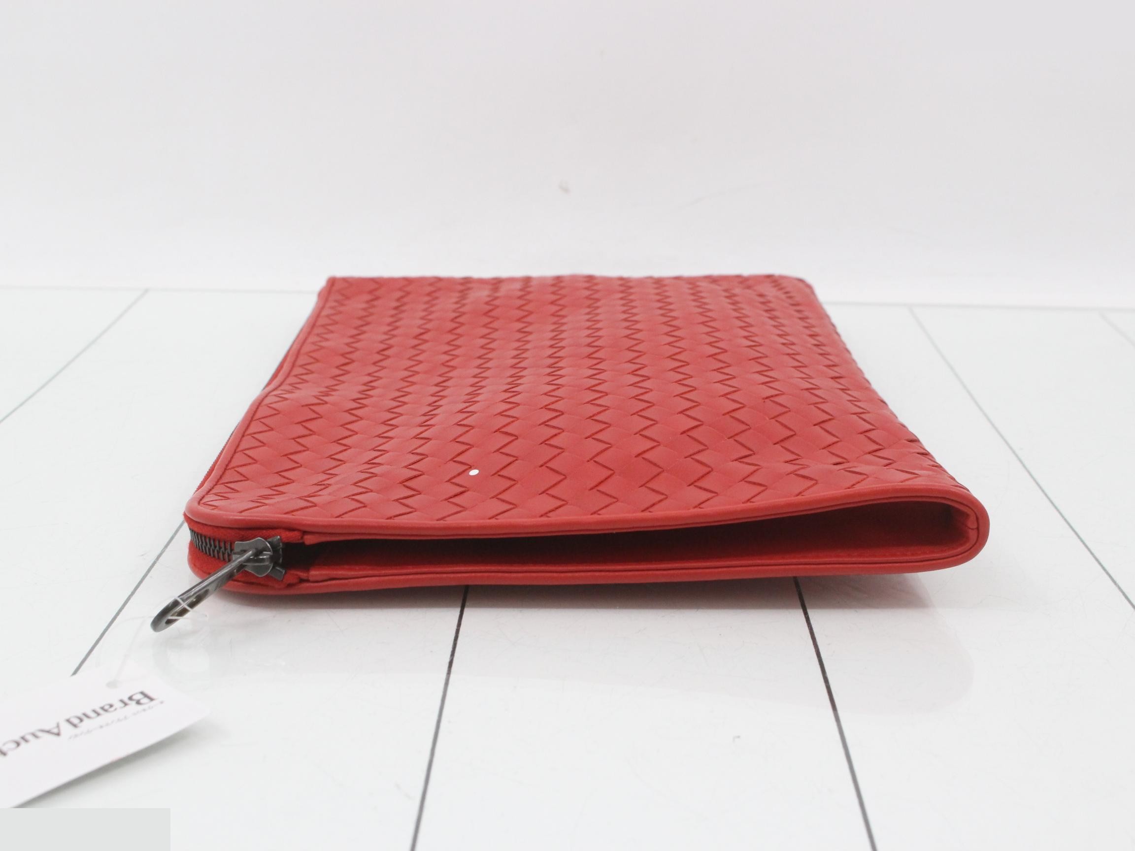 Intrecciato leather clutch bag, red — view 4