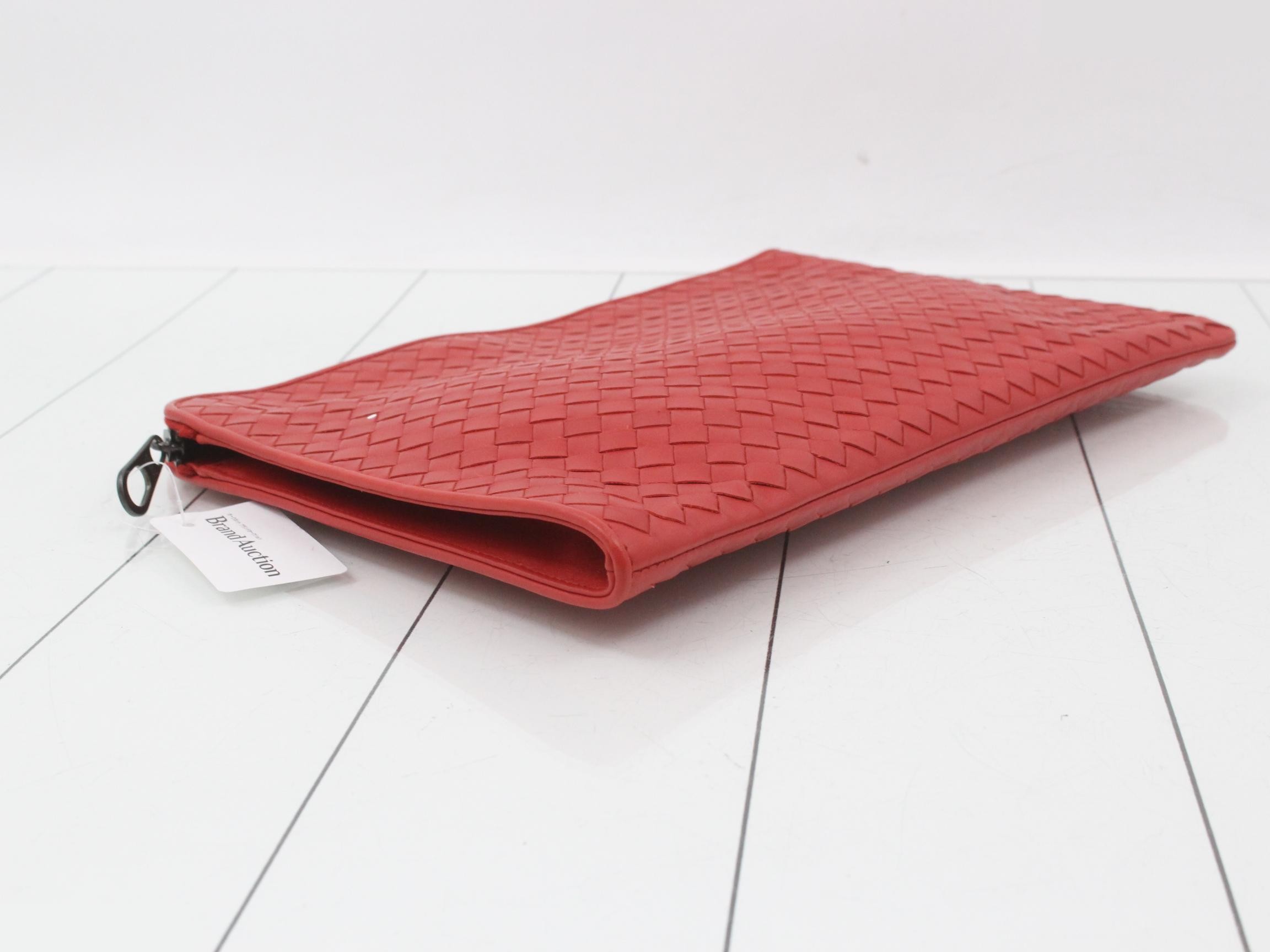 Intrecciato leather clutch bag, red — view 5