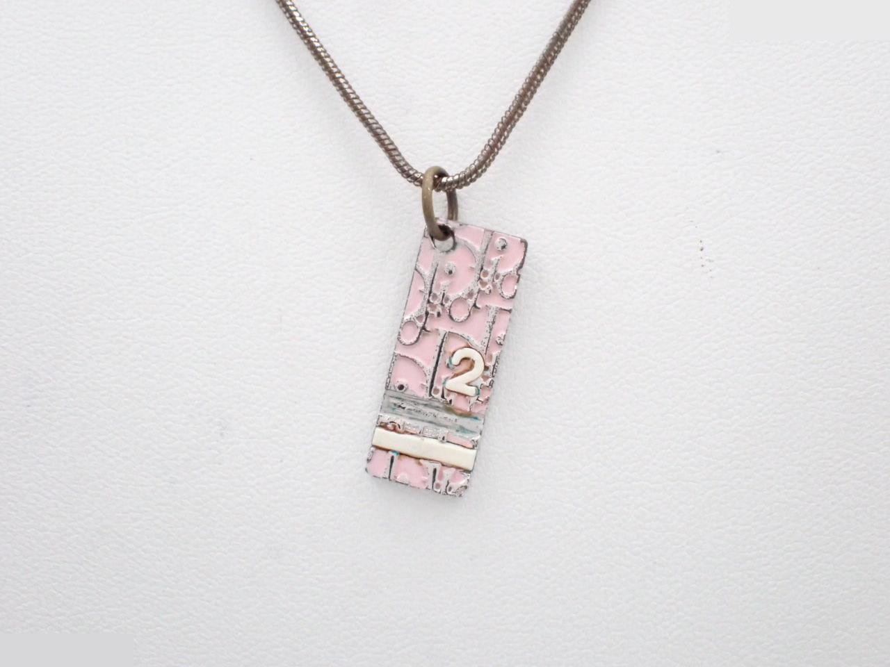 necklace, chain approximately 43cm