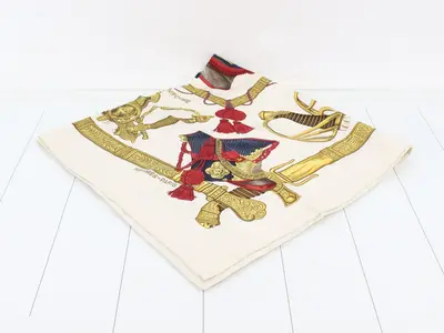 Carre 90 Grand Uniform