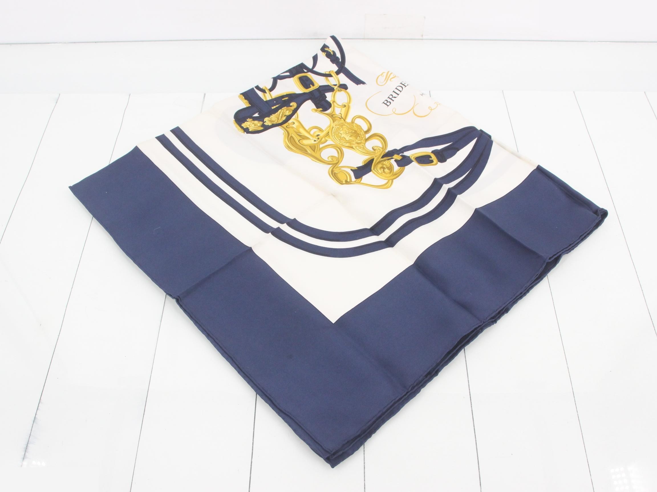 Carre 90 Brides de Gala Navy x White (No Tag)
