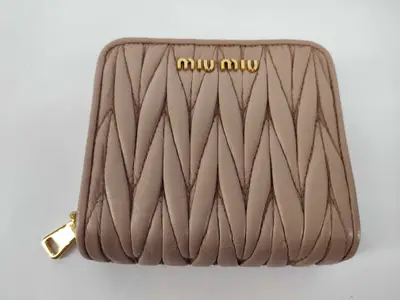 wallet, white wallet