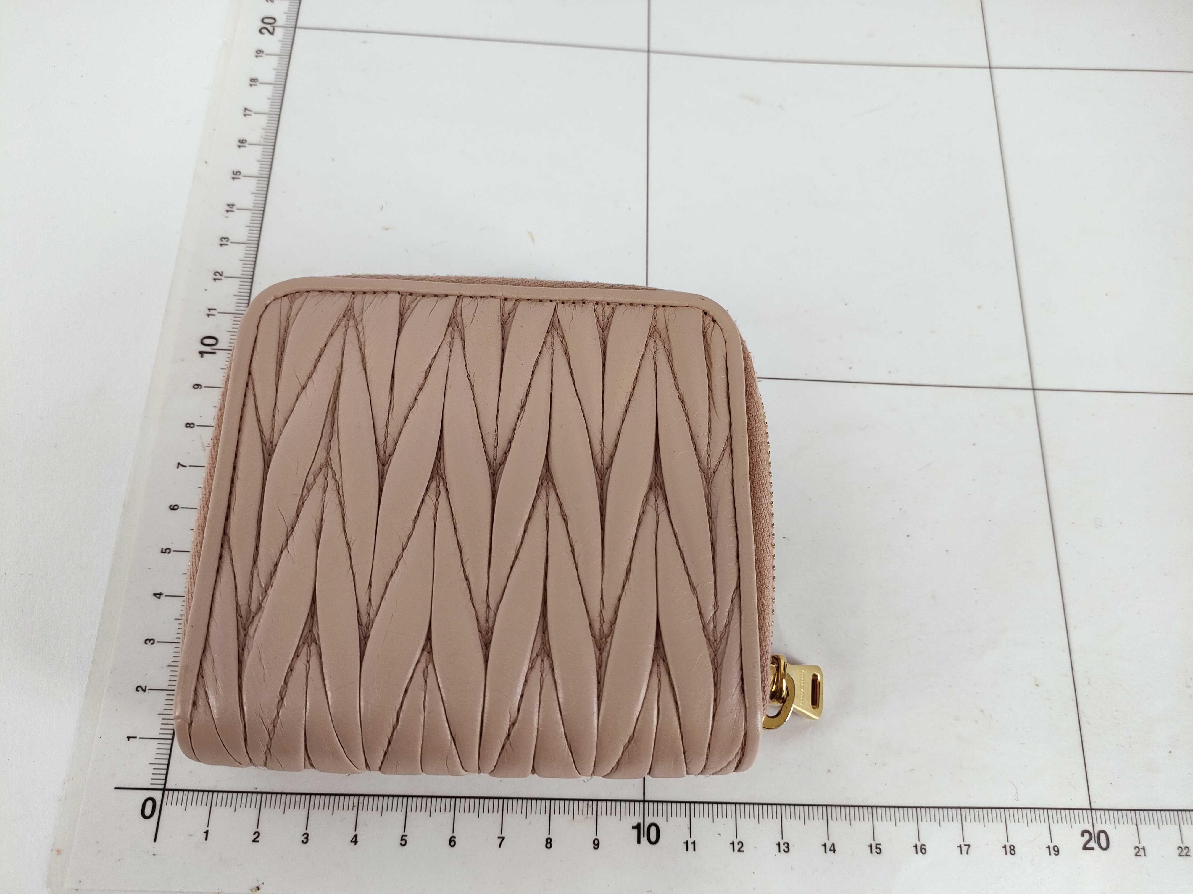wallet, white wallet — view 2