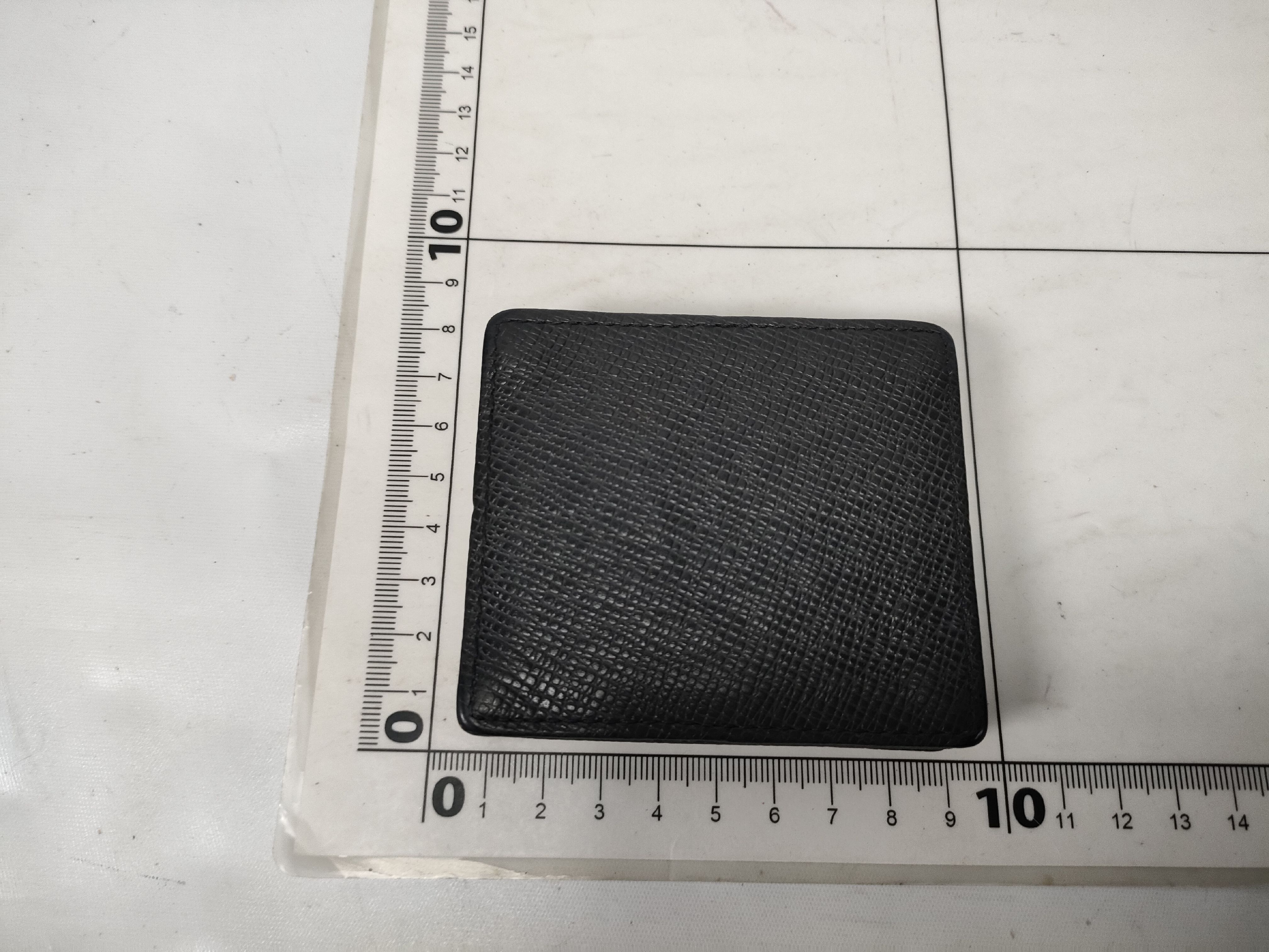 Taiga Vuitton Taiga Portemonnaie Boite Epicea M30384 CT0051 Coin Case — view 2