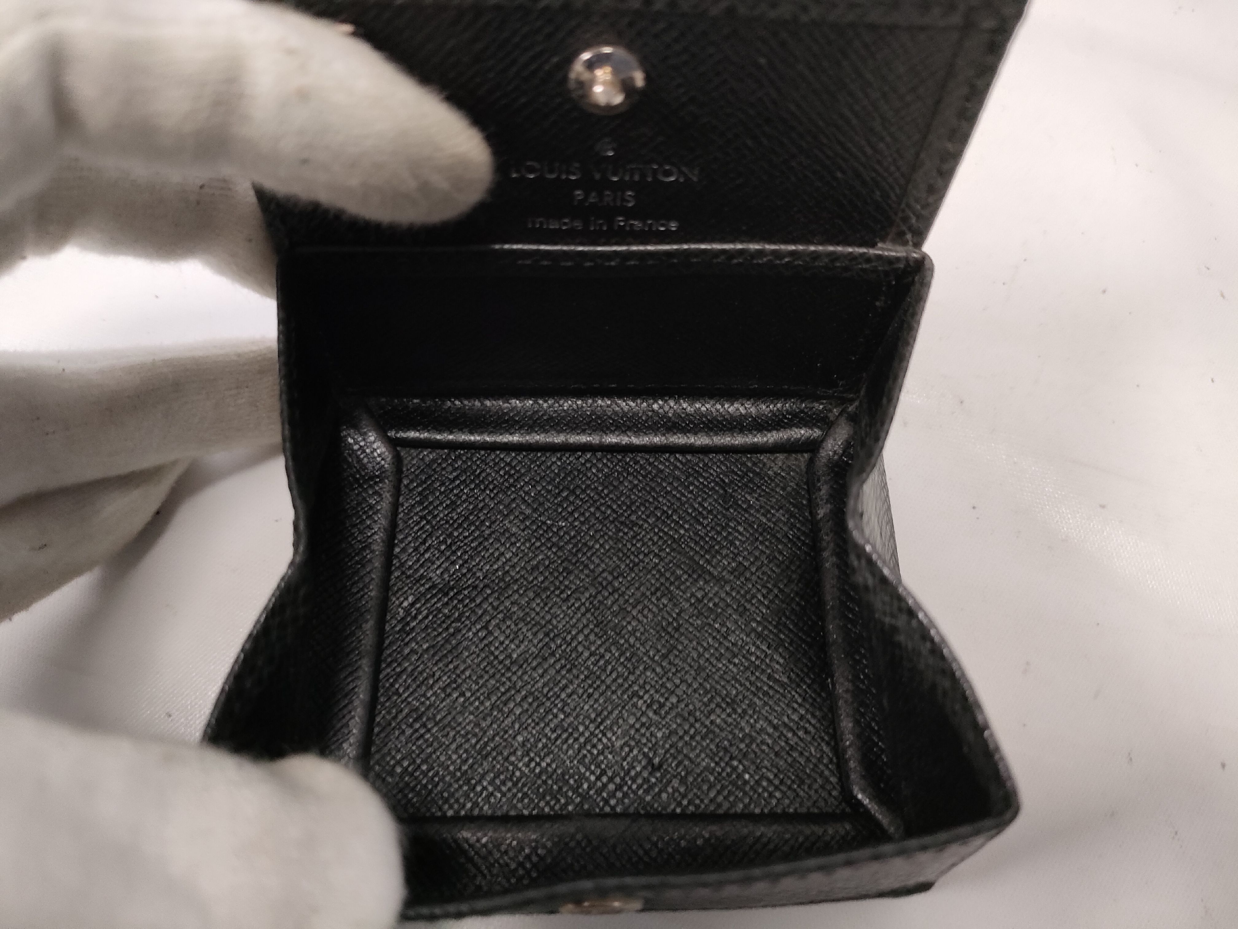 Taiga Vuitton Taiga Portemonnaie Boite Epicea M30384 CT0051 Coin Case — view 7