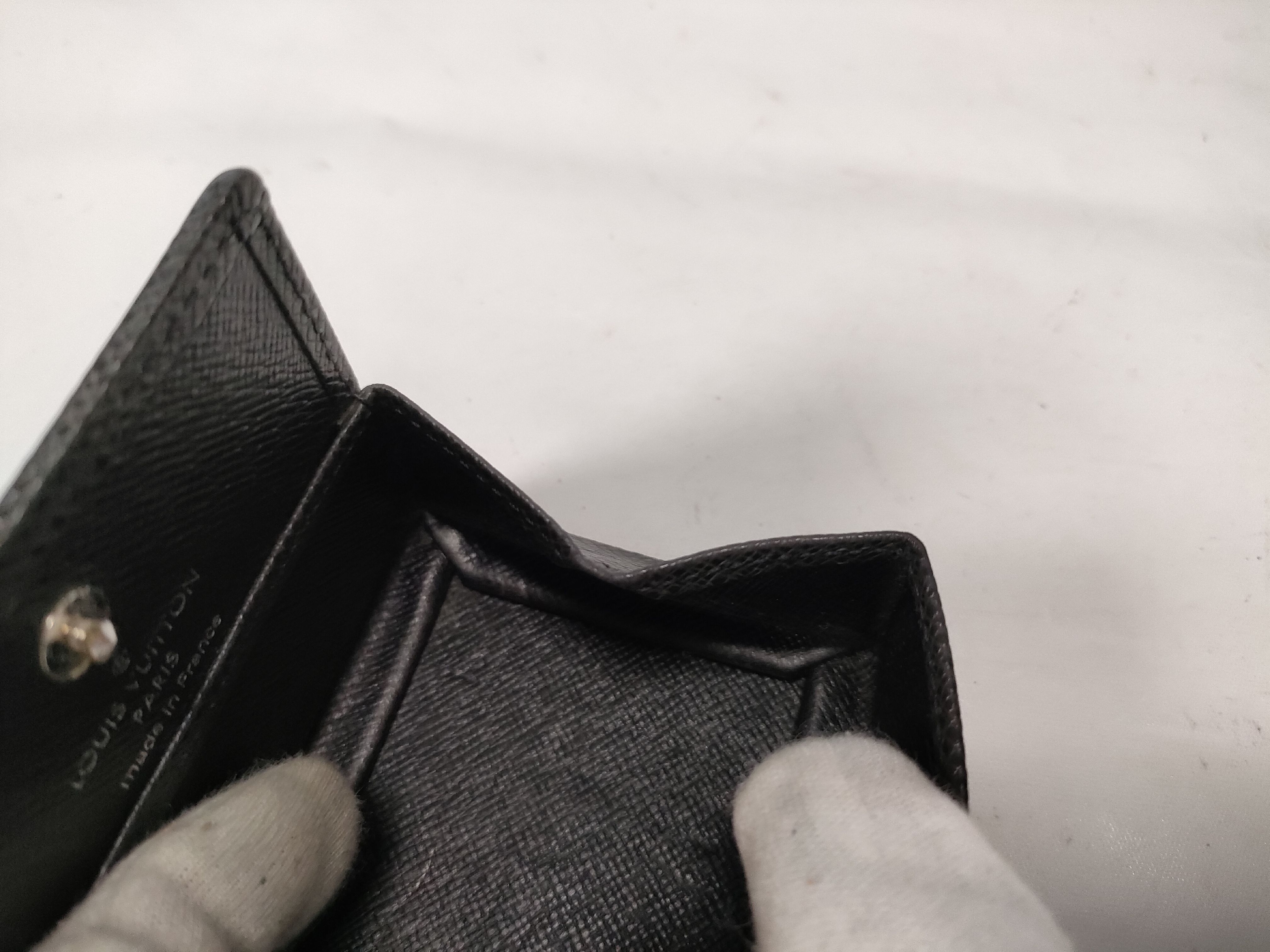 Taiga Vuitton Taiga Portemonnaie Boite Epicea M30384 CT0051 Coin Case — view 9