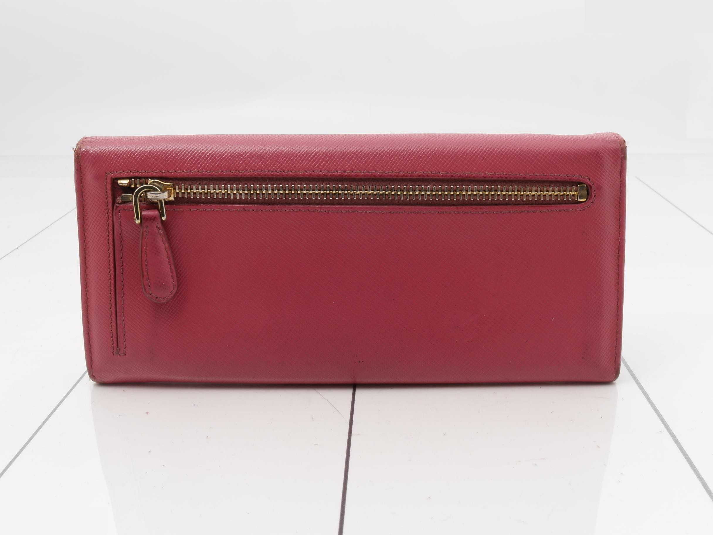 Other lines: Bags & Wallets, Bi-fold, Triangular Plate — view 2