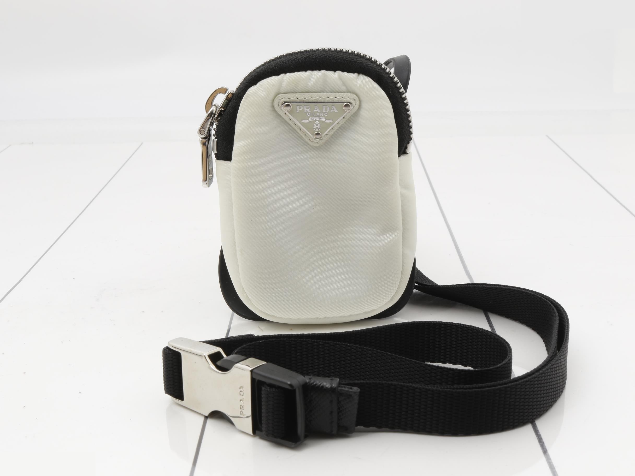 Smartphone cases, bags, notebook covers, card cases, etc. - White