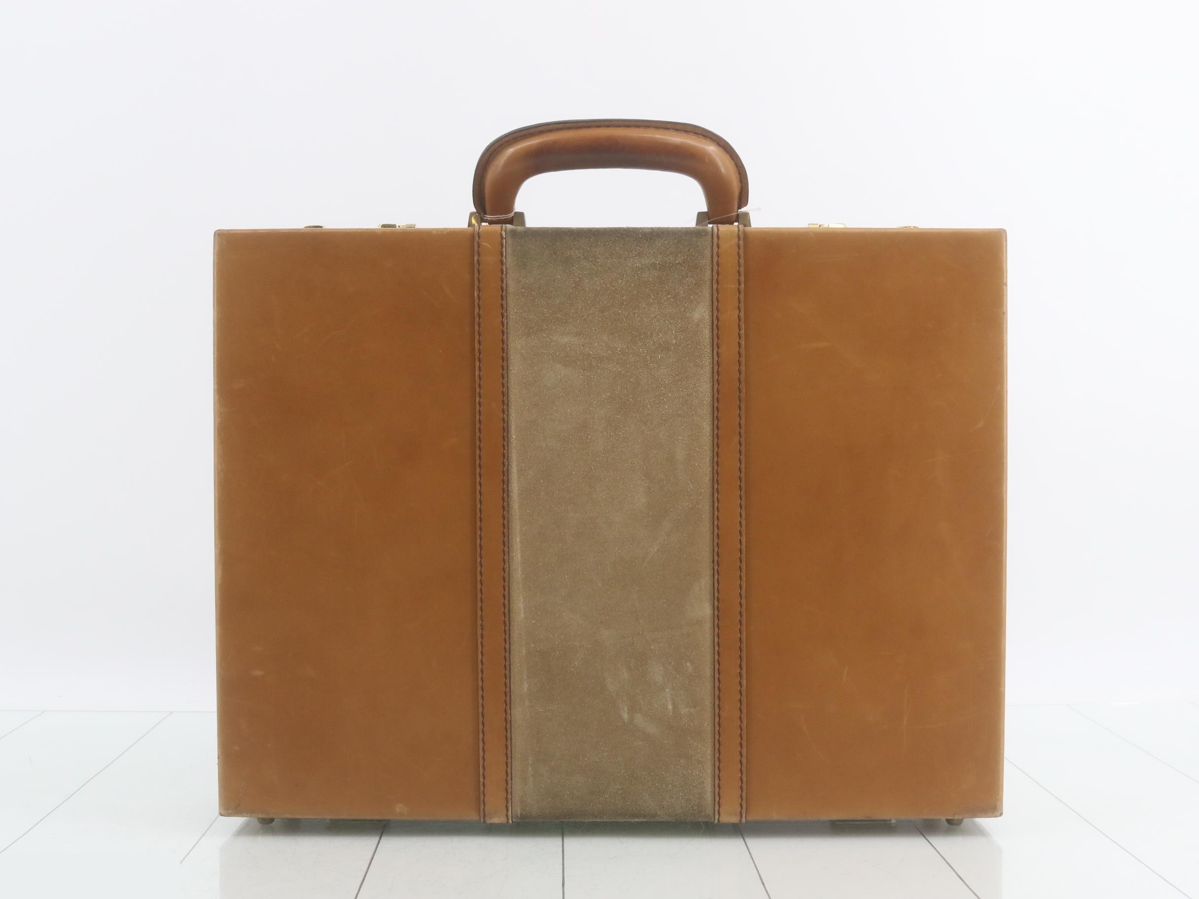 attaché case — view 2