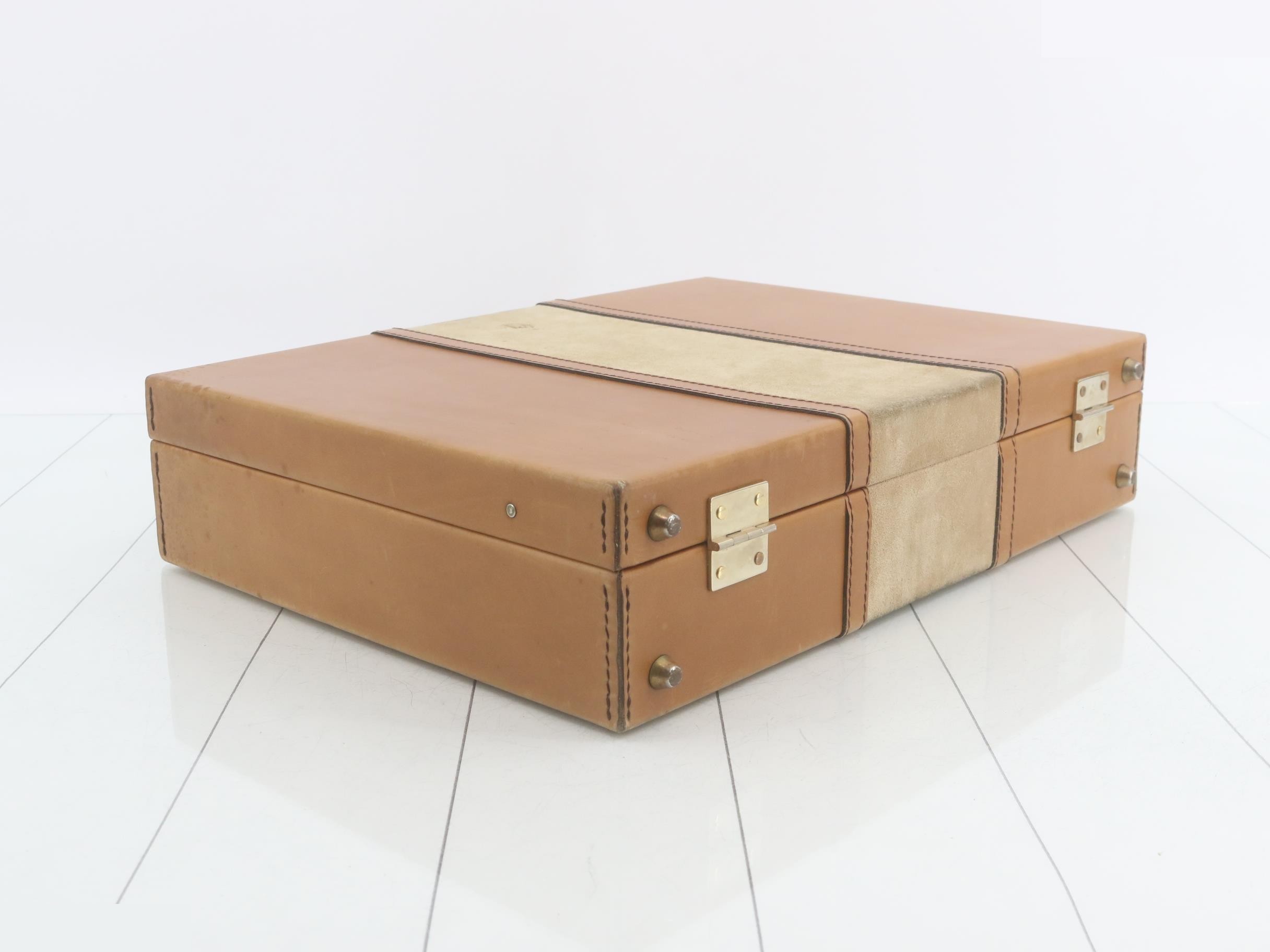 attaché case — view 5