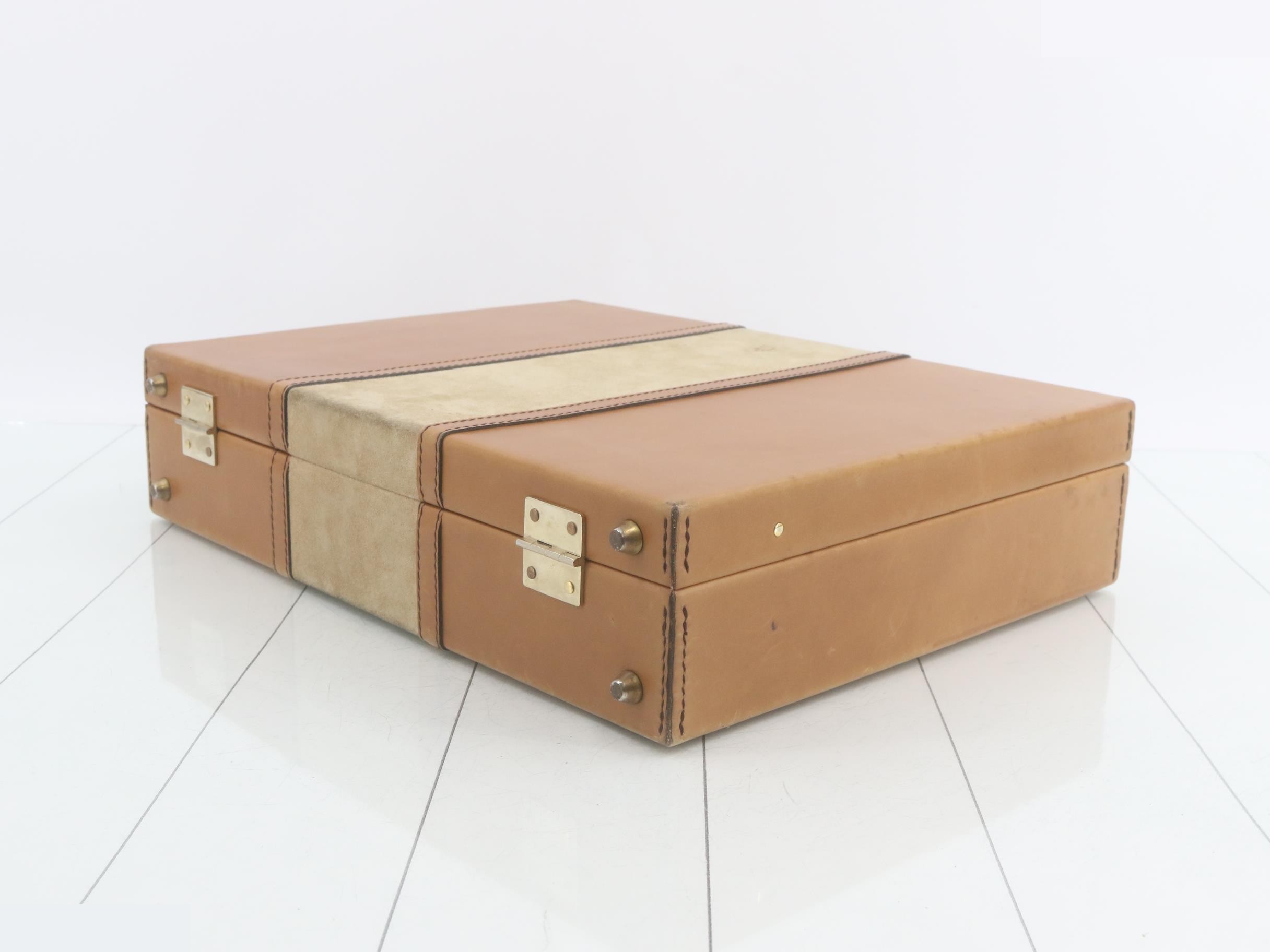 attaché case — view 6