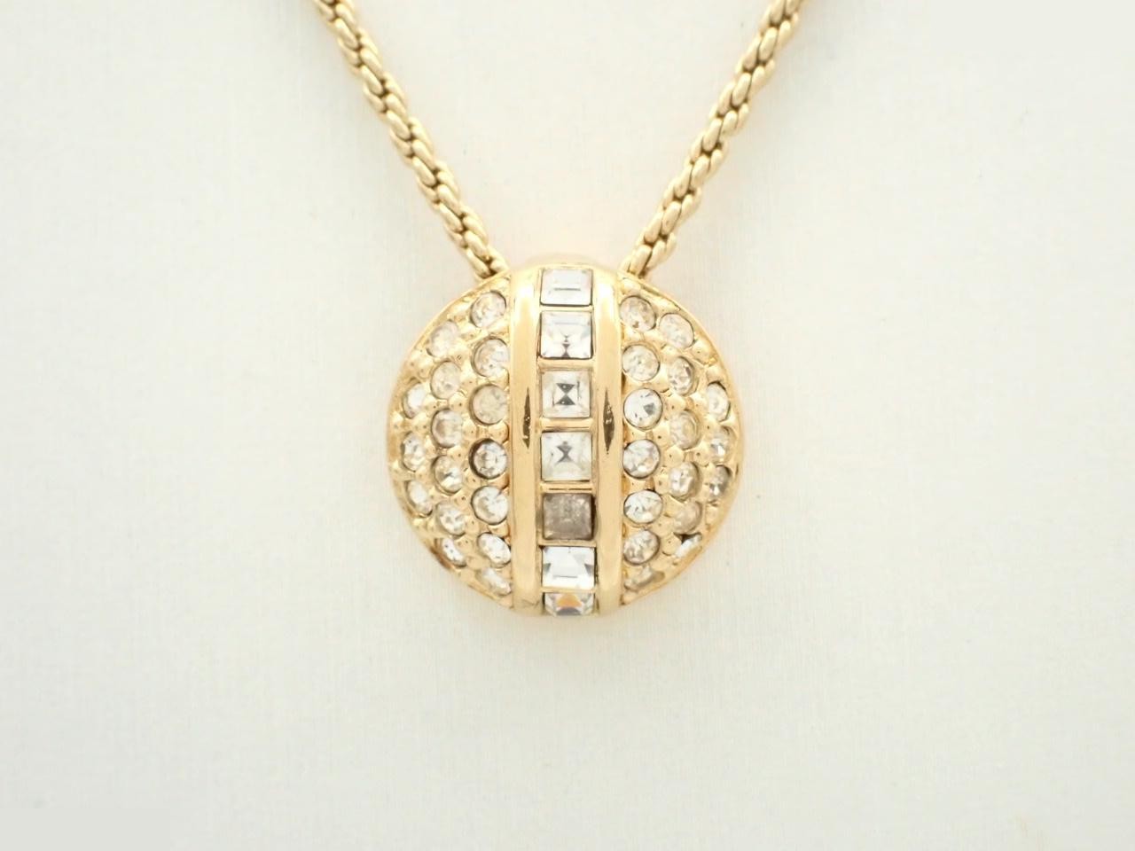 Necklace, chain approximately 44cm