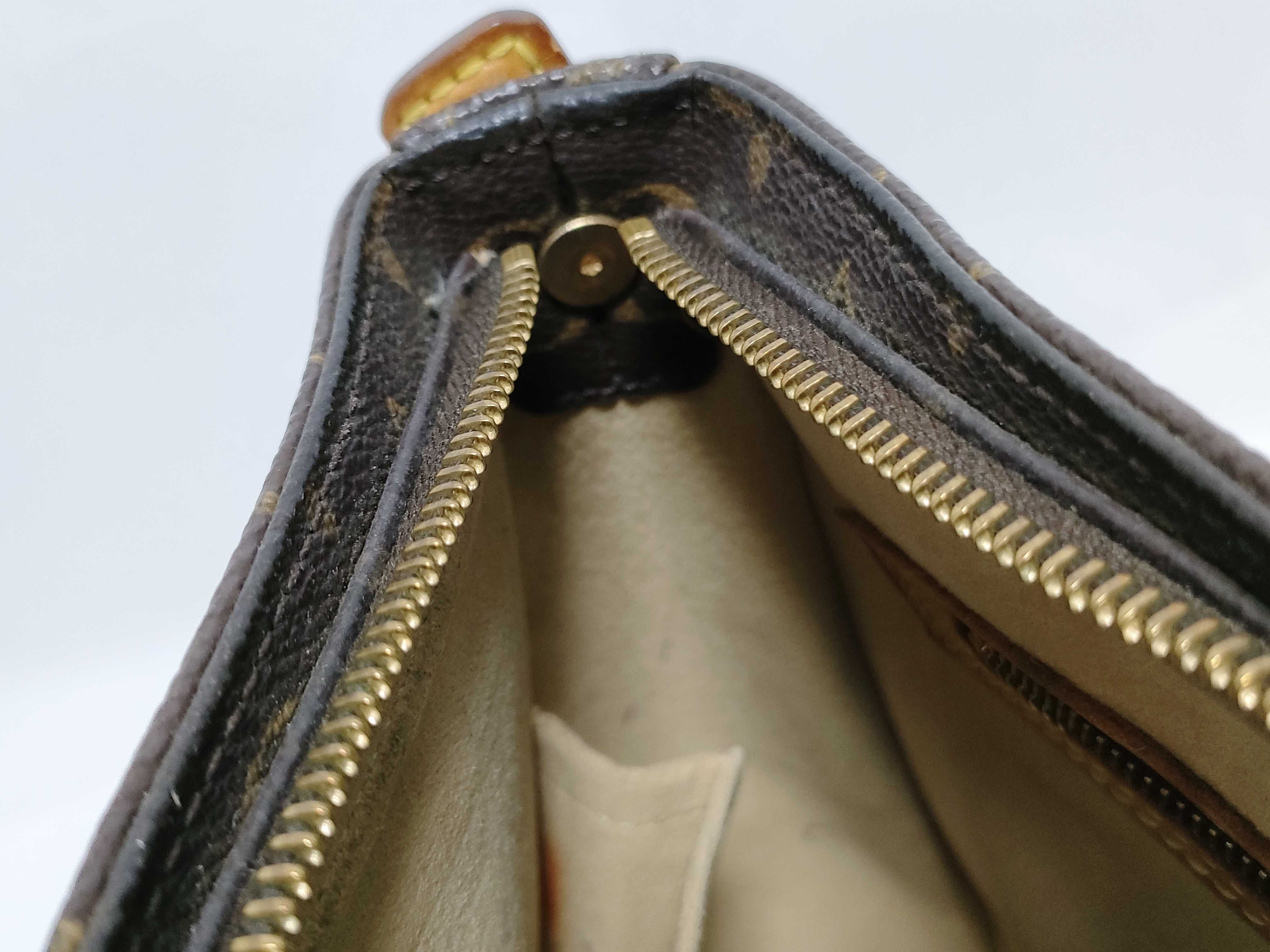 Monogram Louis Vuitton Looping MM Shoulder Bag — view 9