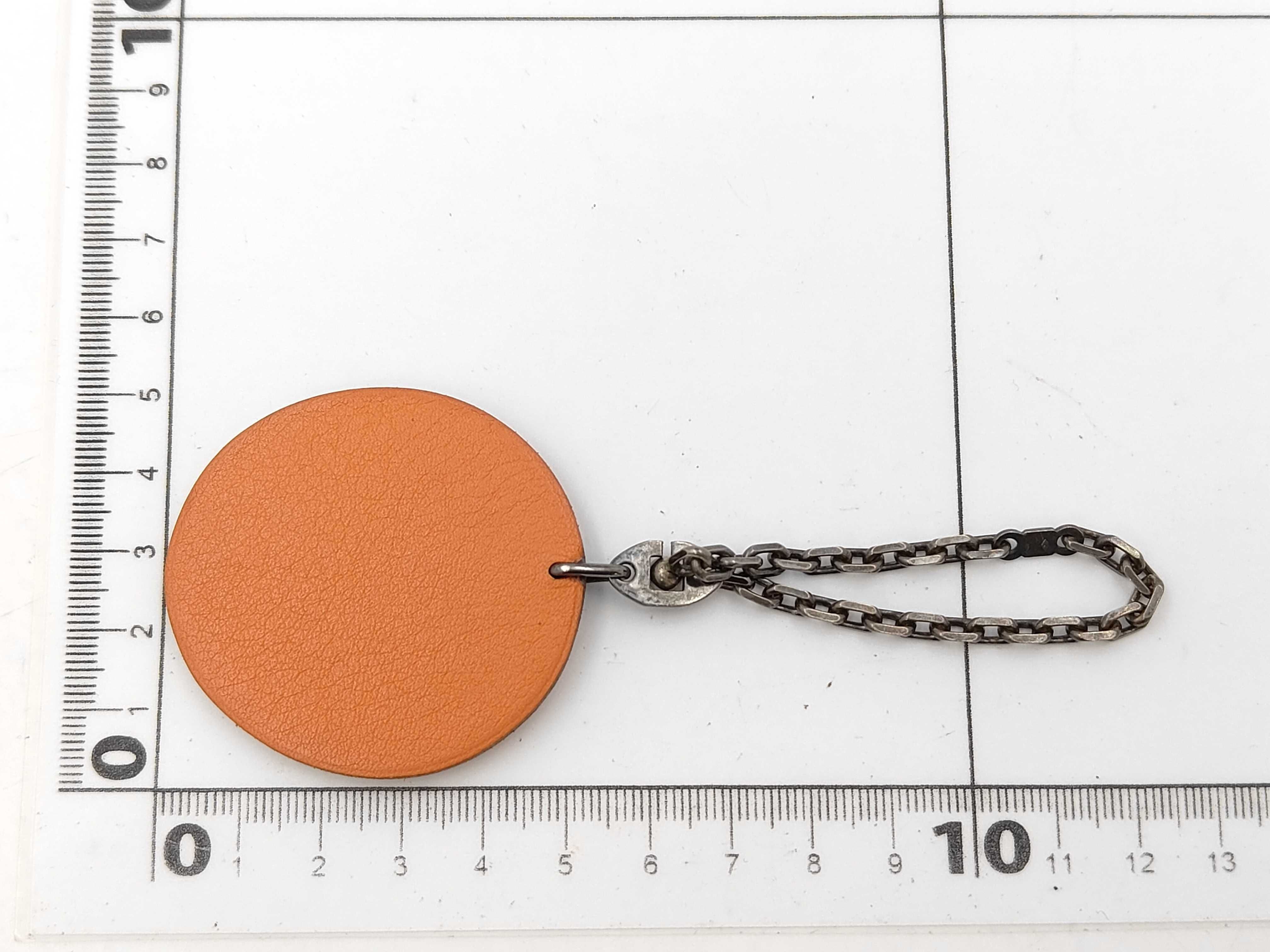 charm, orange charm — view 3