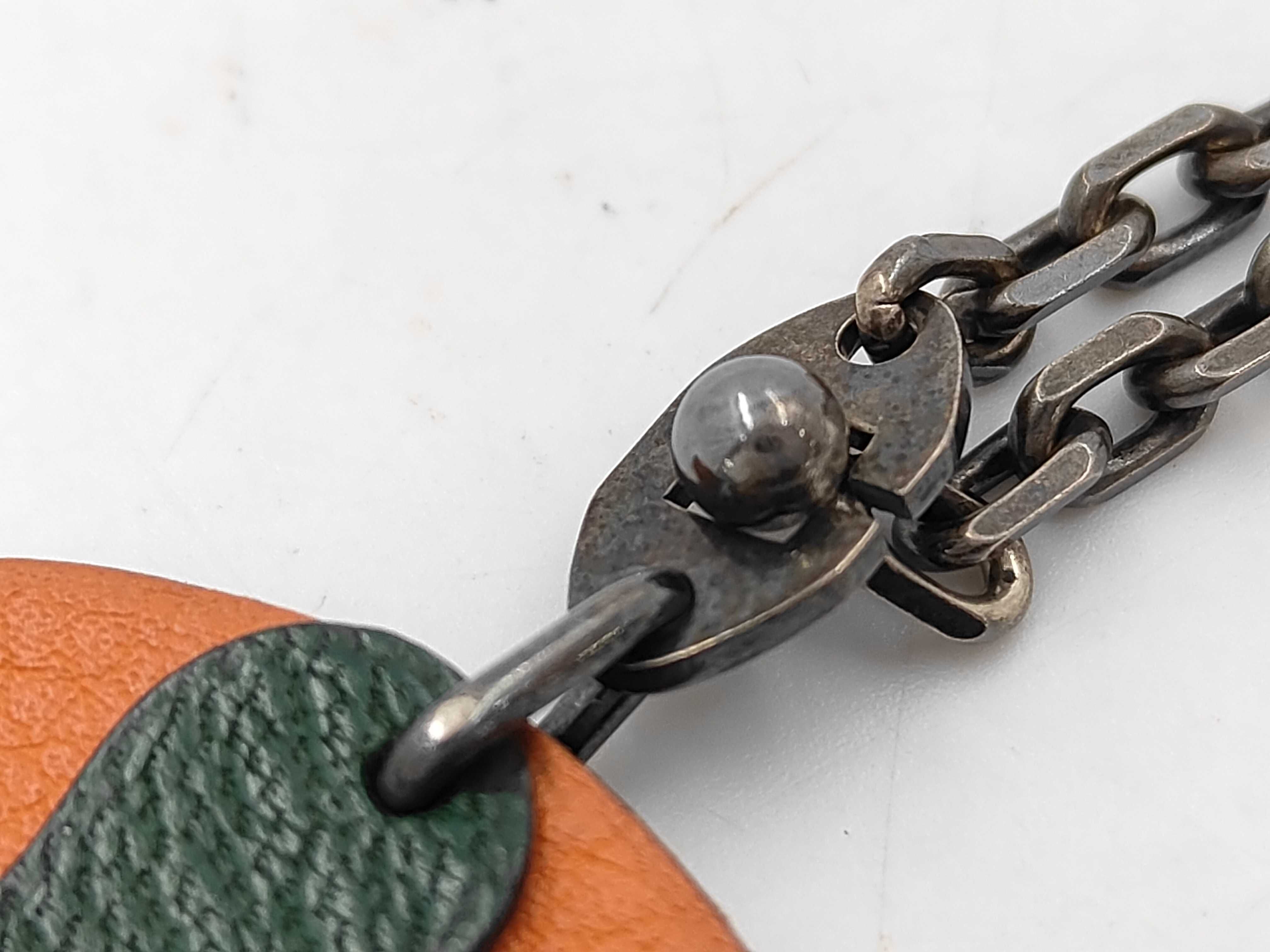 charm, orange charm — view 4