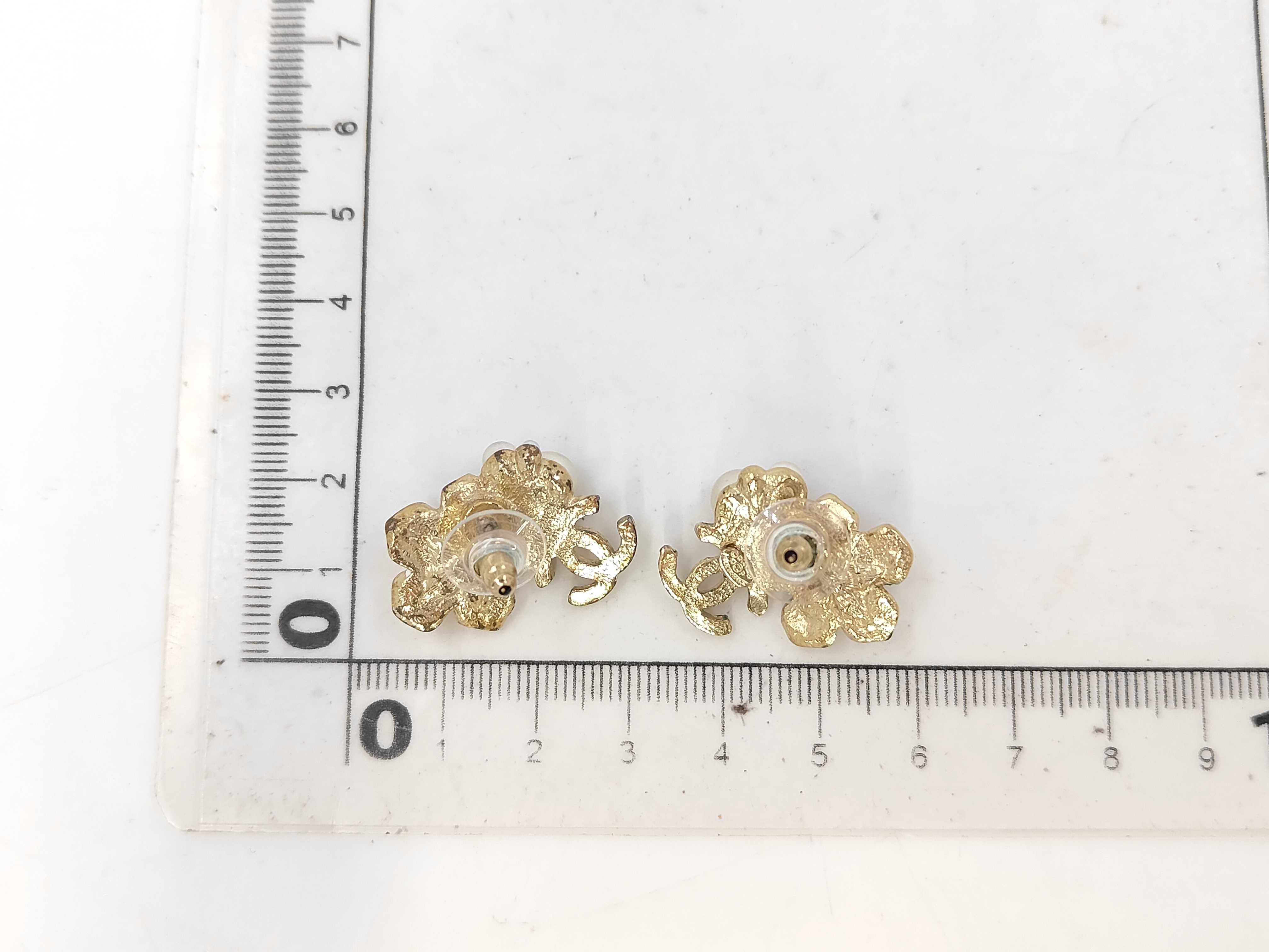 Earrings Camellia Pearl Coco Mark Gold 10P Earrings — view 2
