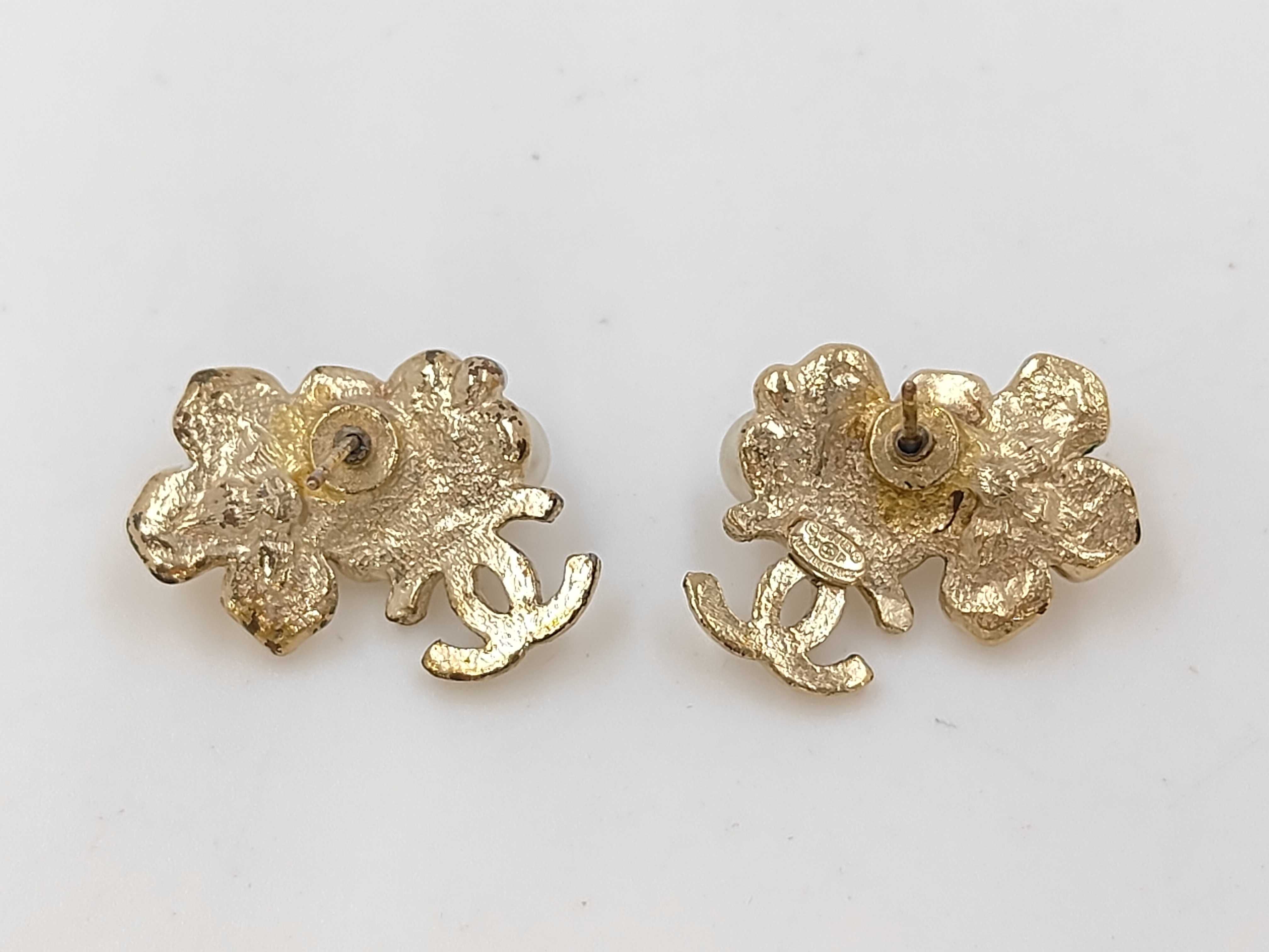 Earrings Camellia Pearl Coco Mark Gold 10P Earrings — view 4