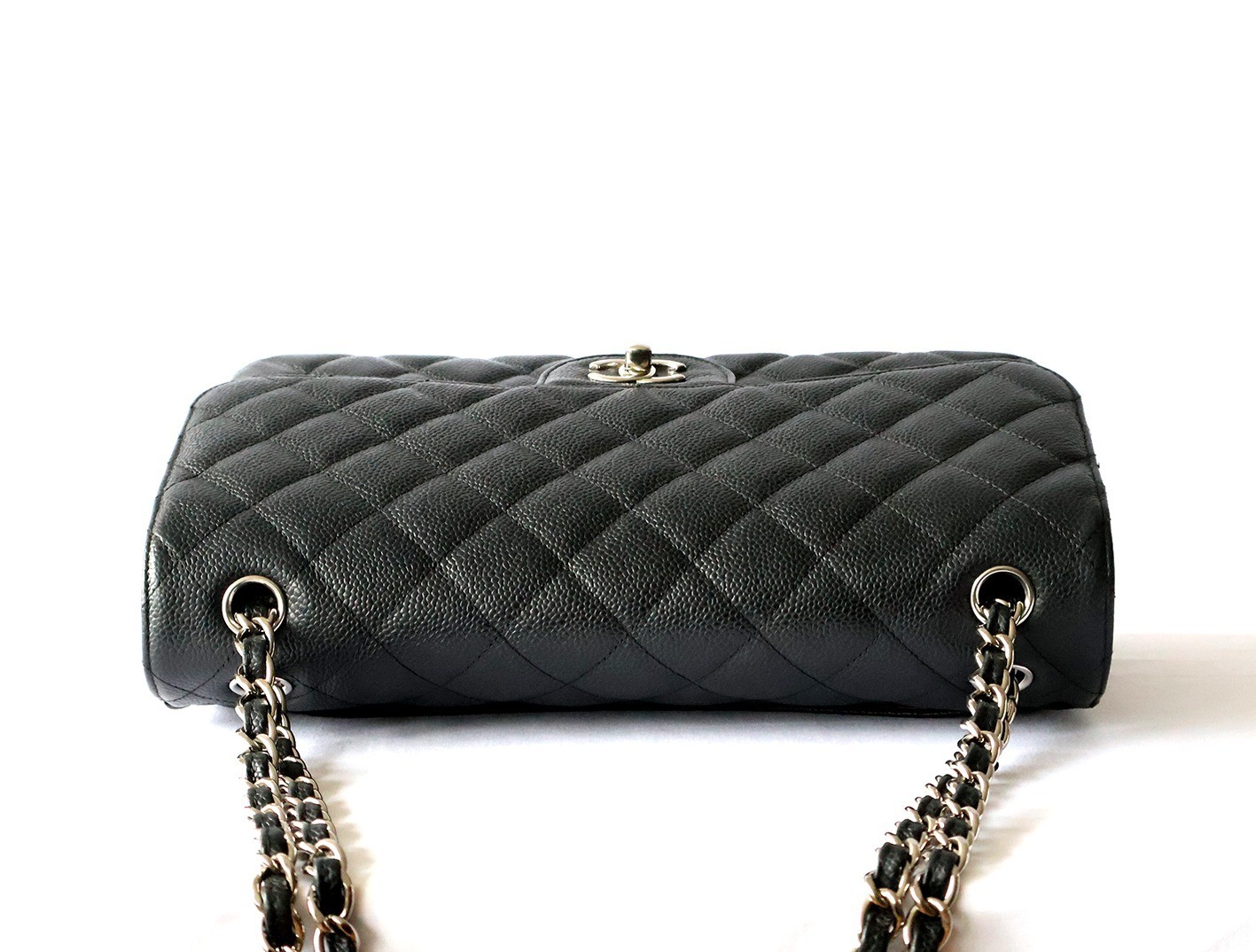 Caviar leather large matelassé double flap double chain shoulder bag, black — view 8