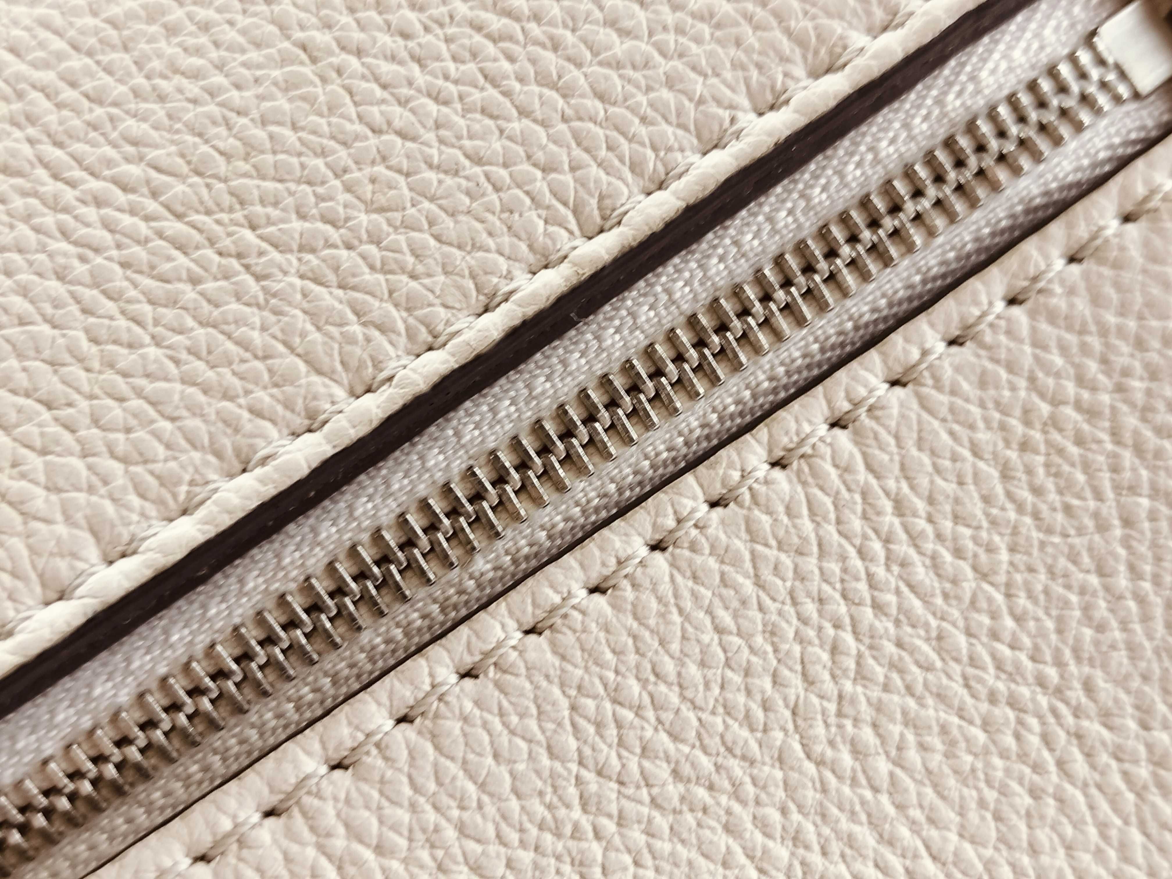 VN - LV Logo MyLockme M53891 White Red Handbag — view 8