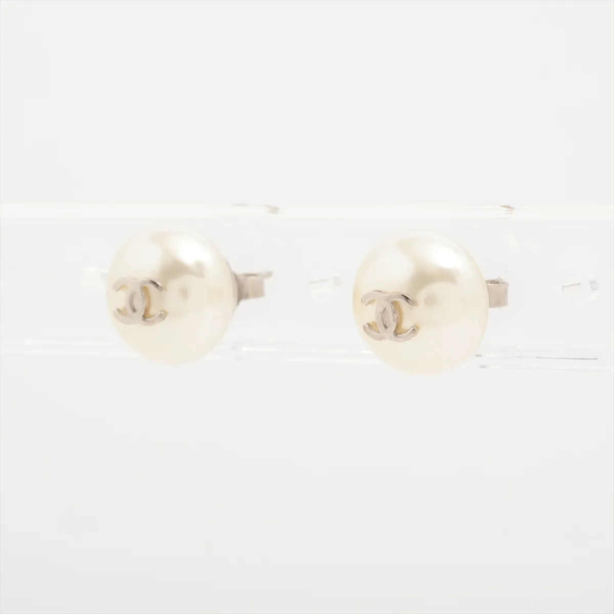 Coco Mark 98P Earrings (Pair) GP x Faux Pearl Silver. — view 3
