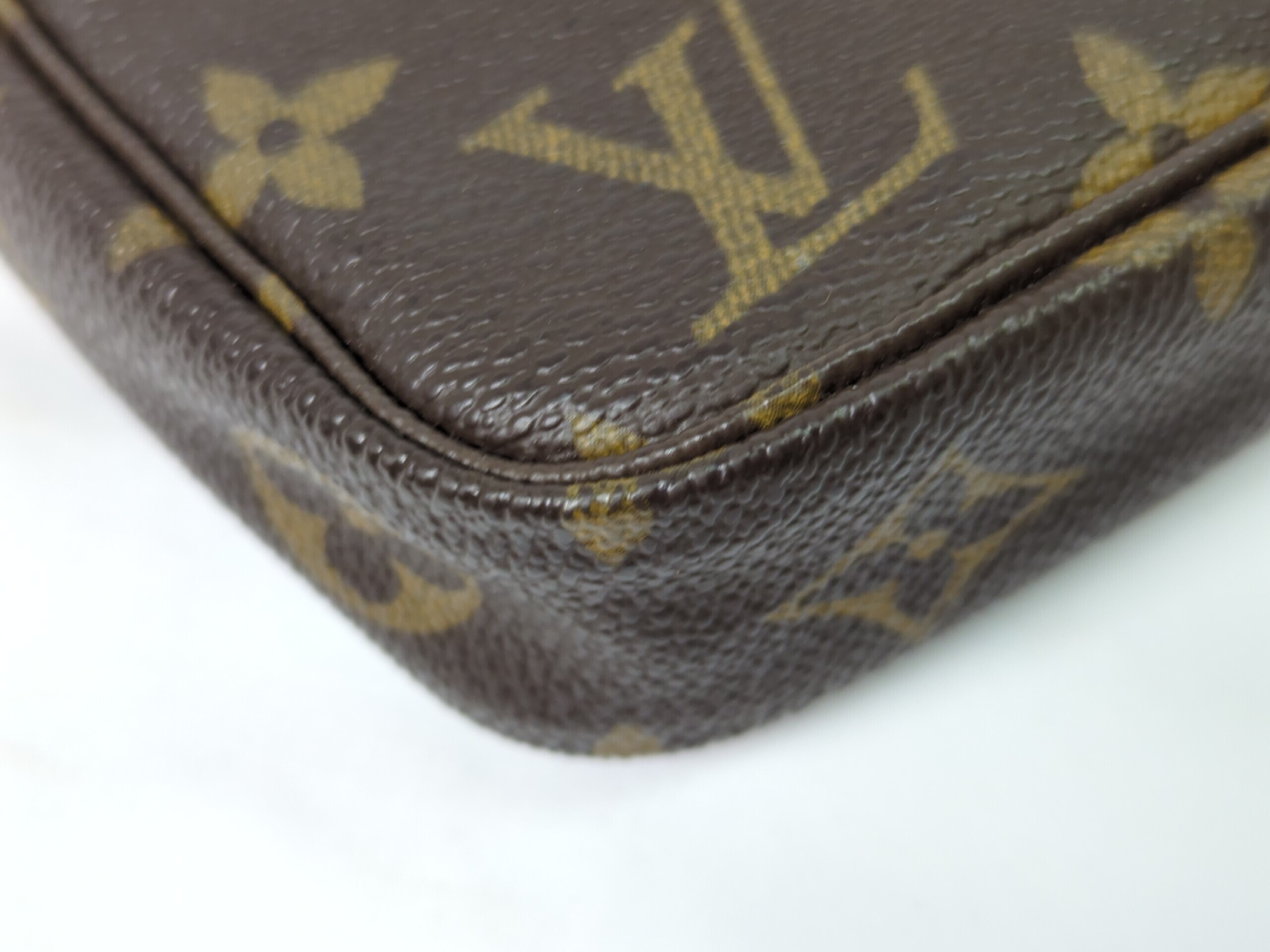 M40712 Monogram Pochette Accessoires Handbag — view 4