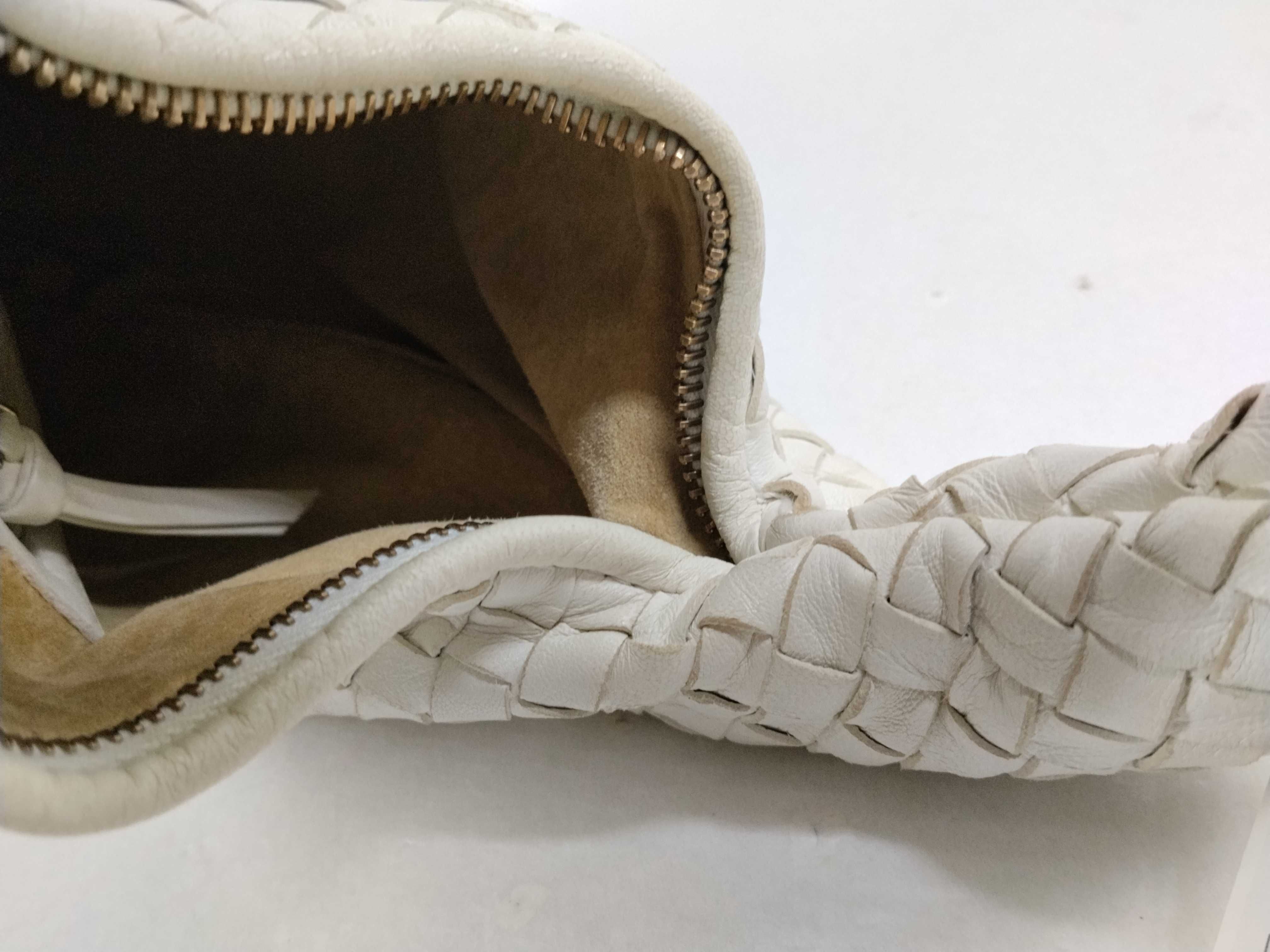 Intrecciato Hobo WH Shoulder Bag — view 13