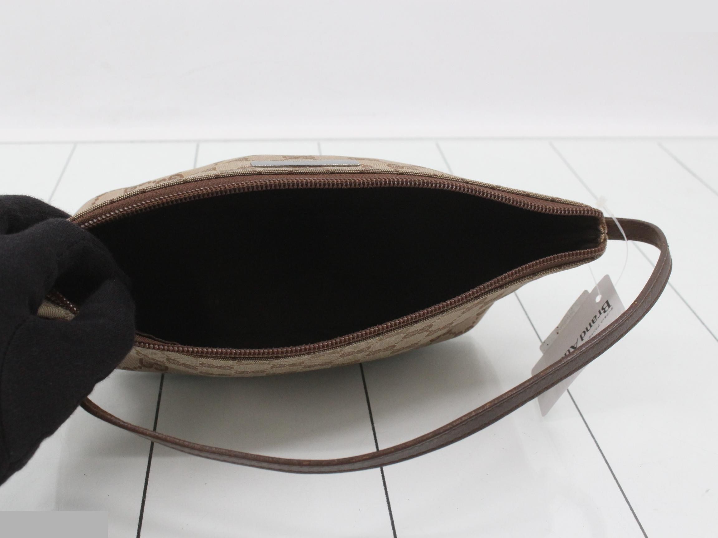 GG Canvas Shoulder Bag Accessory Pouch — view 4