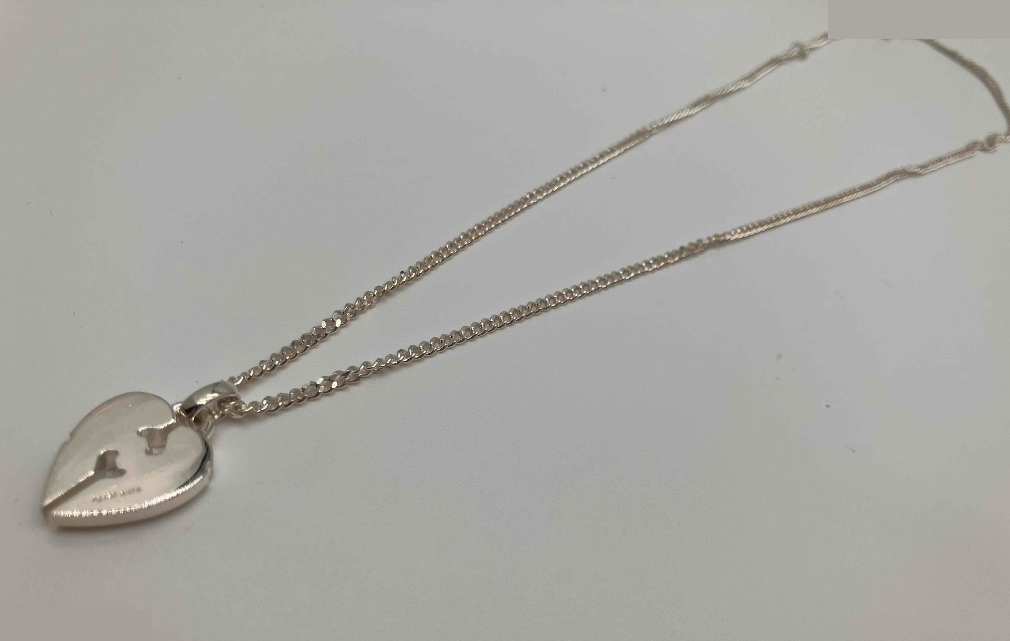 Link to Love necklace pendant, chain approximately 44cm — view 5