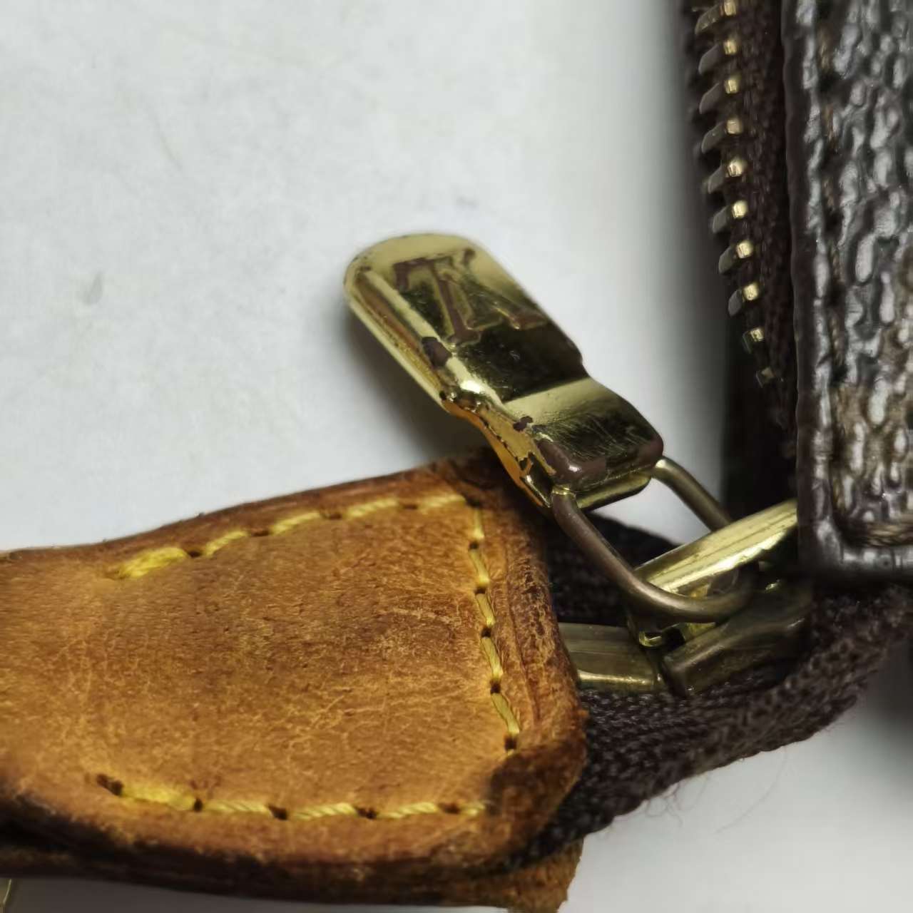 【*Shipped from: China*】LOUIS VUITTON Pochette Accessoires PU Handbag — view 9
