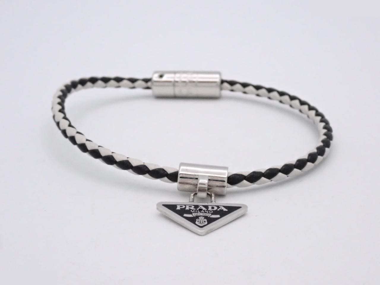 Bracelet, wrist circumference approximately 18.5 cm