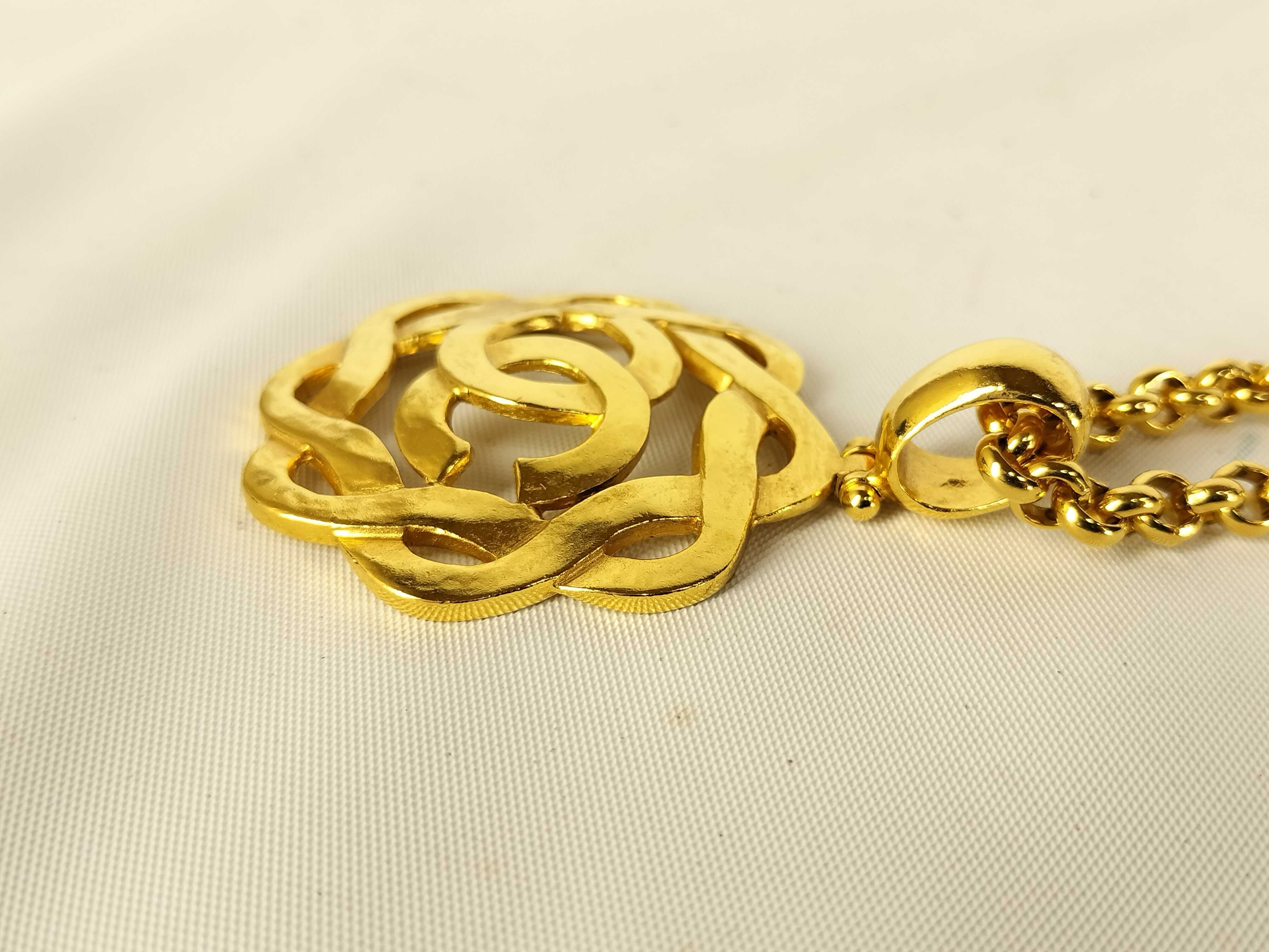 Coco Mark 97P Coco Mark Flower Motif Vintage GP Necklace — view 2